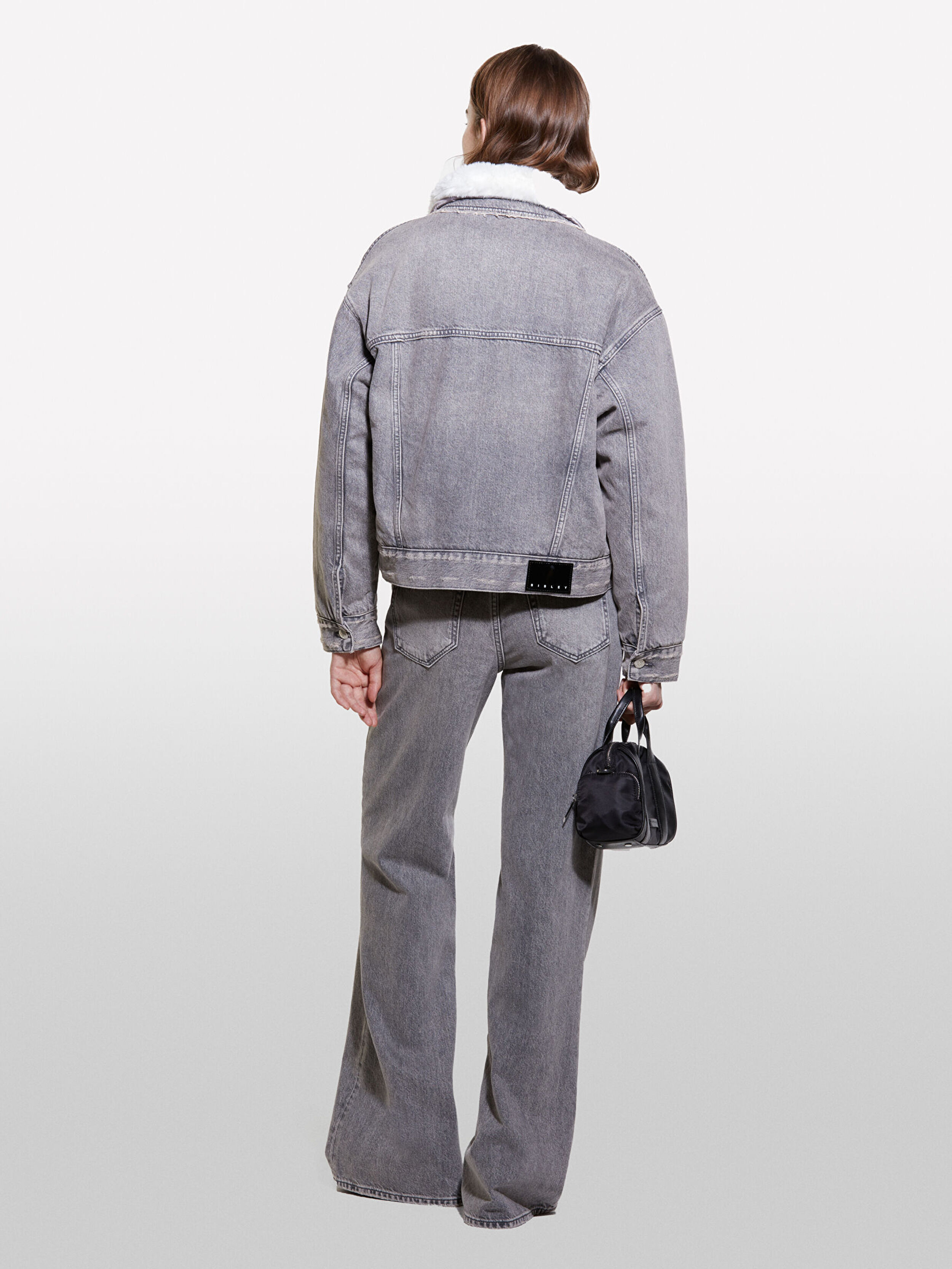 Kadın Siyah %100 Pamuk Beş Cepli Geniş Paça Normal Bel Denim Pantolon 324A4YRZLE03W-700