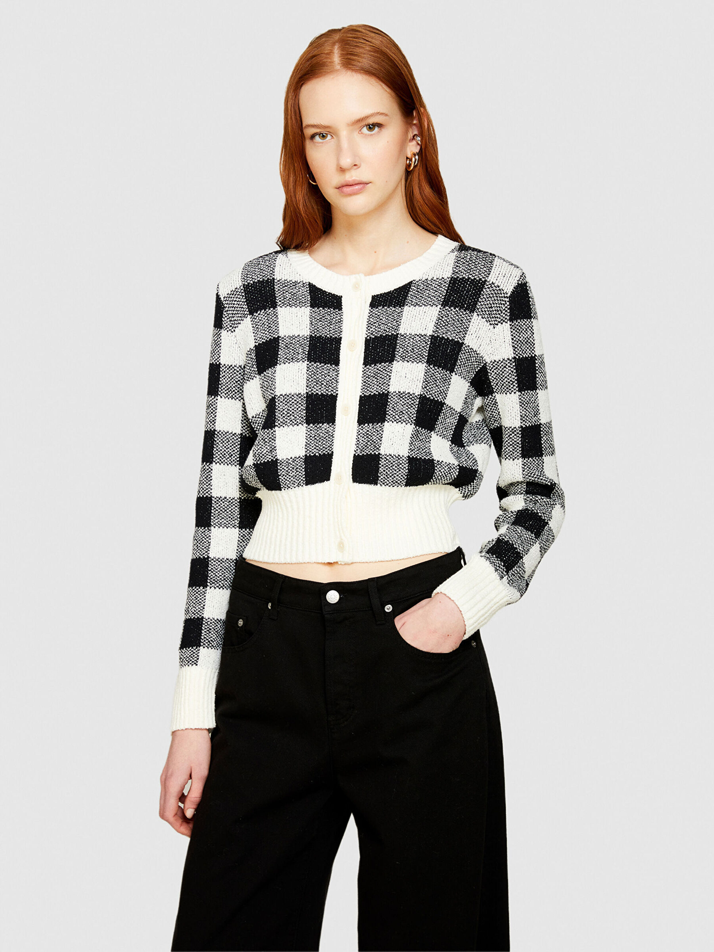 Kadın Siyah Mix Pamuk Karışımlı Pötikare Desenli Kısa Hırka 324P1W30L500I-902