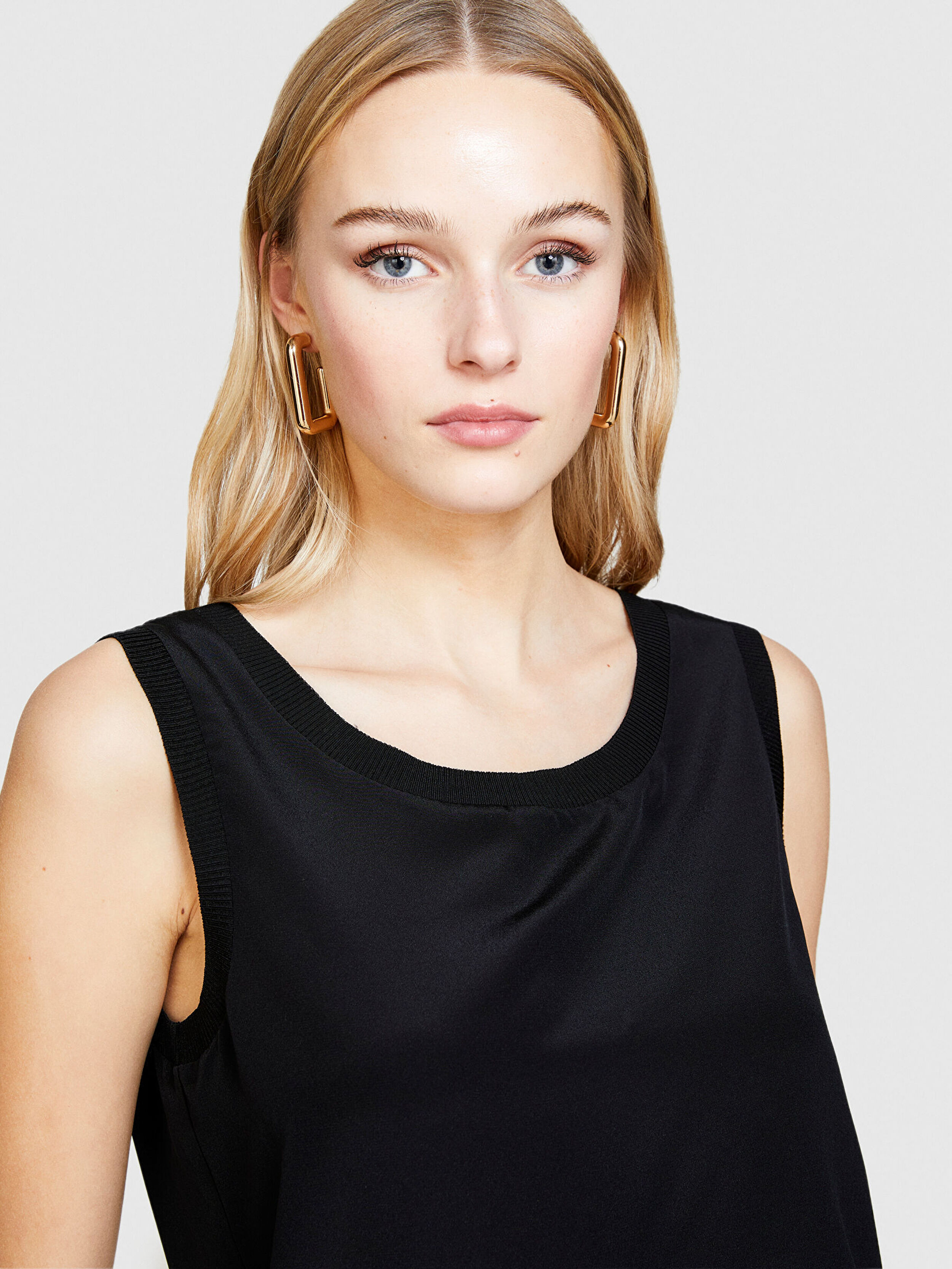 Kadın Siyah %100 İpek Bisiklet Yaka Kolsuz Bluz 324P50OYLH010-100