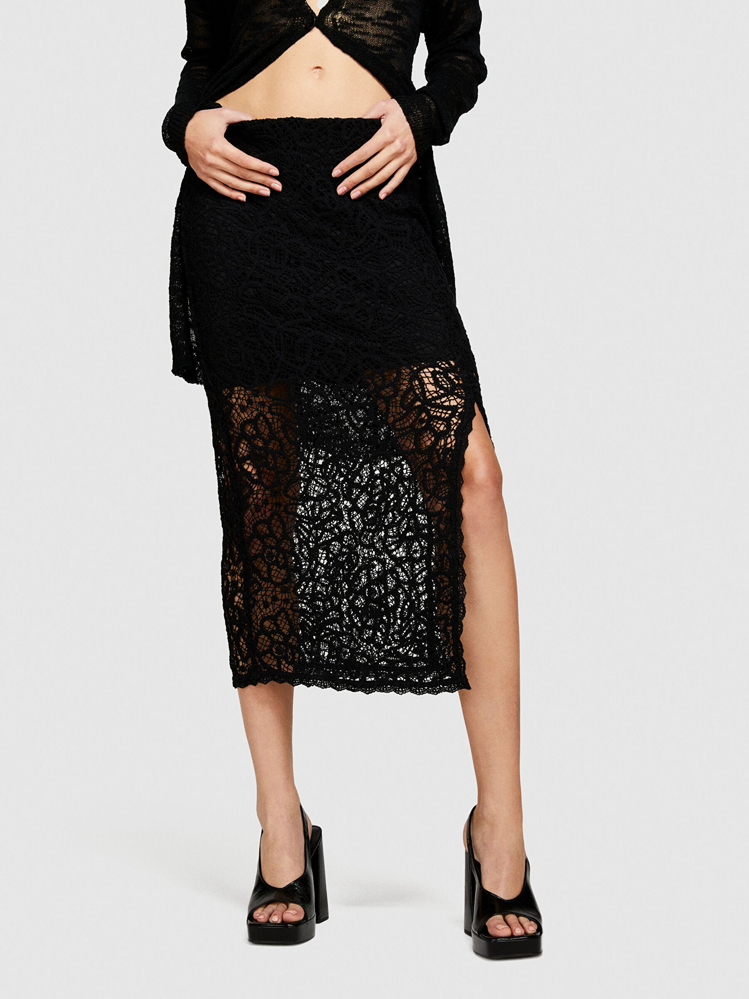 Kadın Siyah Pamuk Karışımlı İki Dokulu Yanları Yırtmaçlı Midi Kalem Etek 324P41BLL0022-100