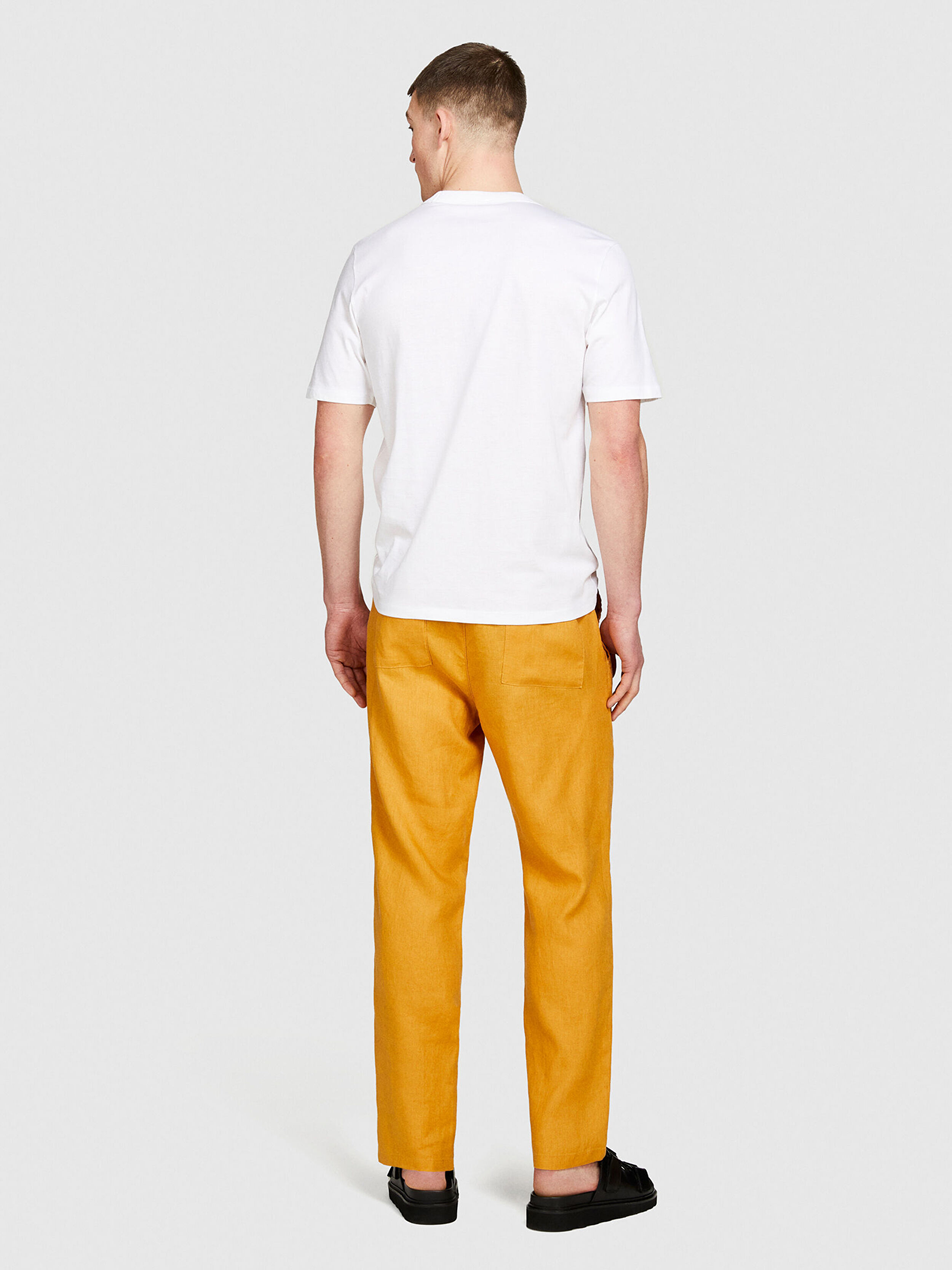 Erkek Hardal %100 Keten Beli Büzgülü İpli Slim Confort Fit Pantolon 324P4AGHSF043-1C5