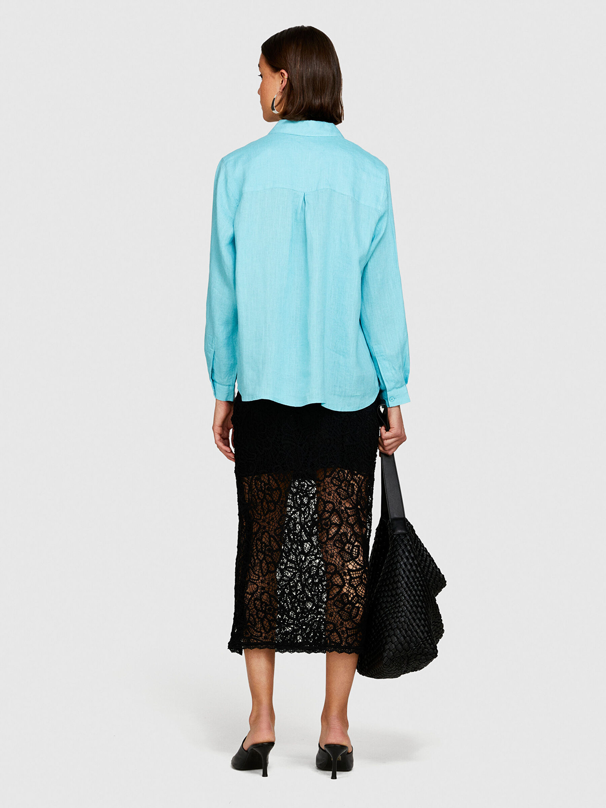 Kadın Açık Mavi %100 Keten Düğmeli Göğüs Cepli Uzun Kollu Gömlek 324P5BMLLQ06S-2B0