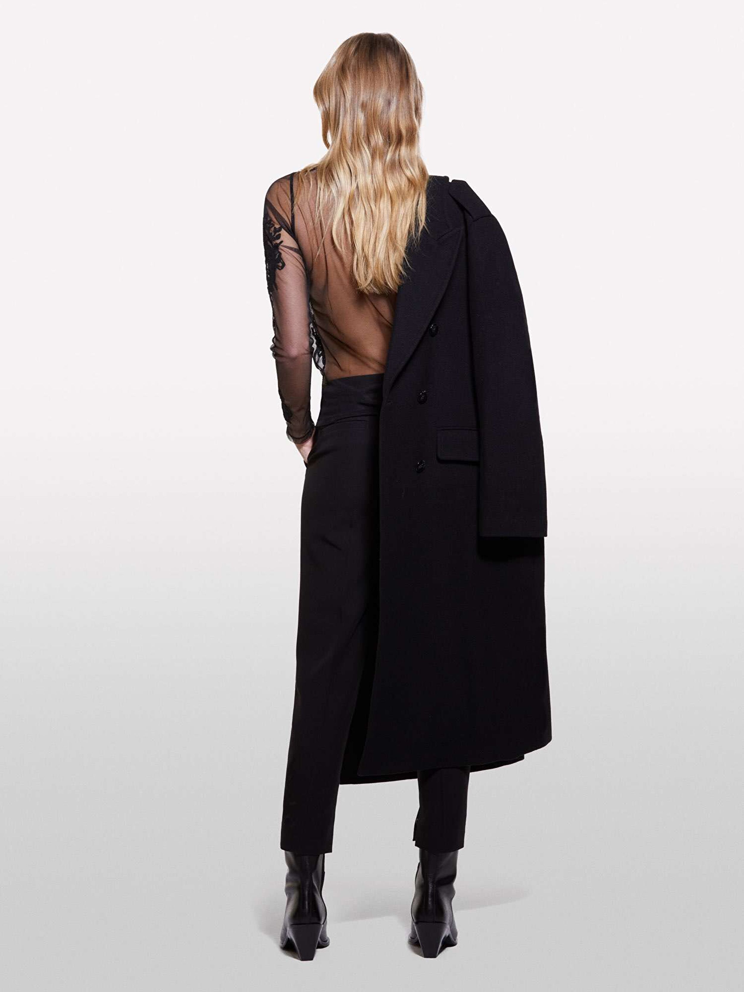 Resim Kadın Siyah Pamuk Karışımlı Tül Detaylı Dar Kesim Bisiklet Yaka Bluz