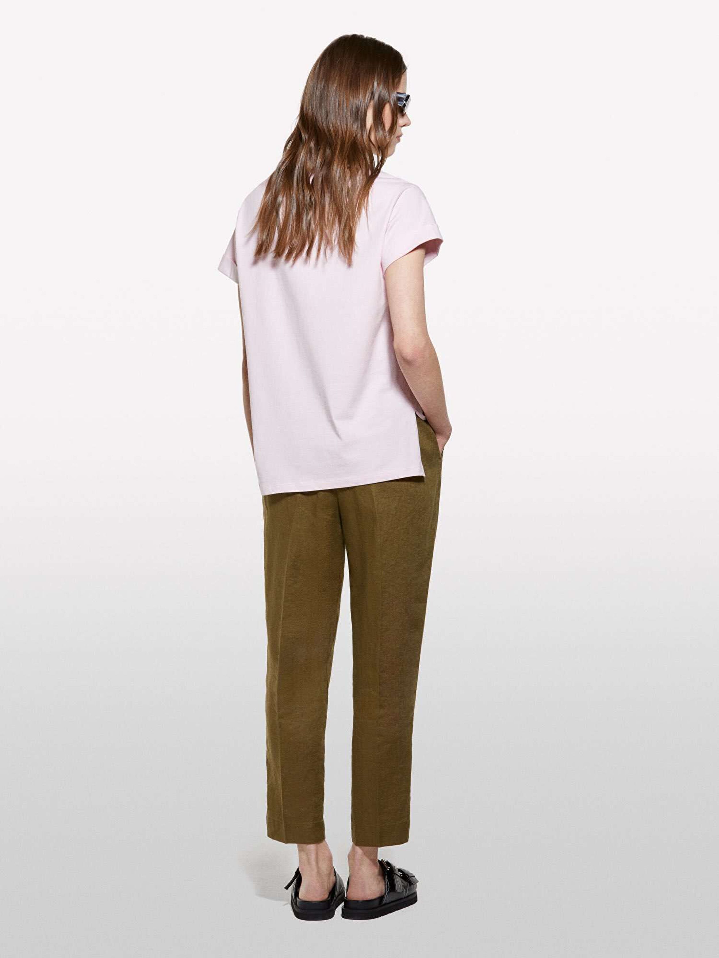 Resim Kadın Açık Pembe %100 Pamuk Geniş Bisiklet Yaka Dar Kesim Düz T-Shirt