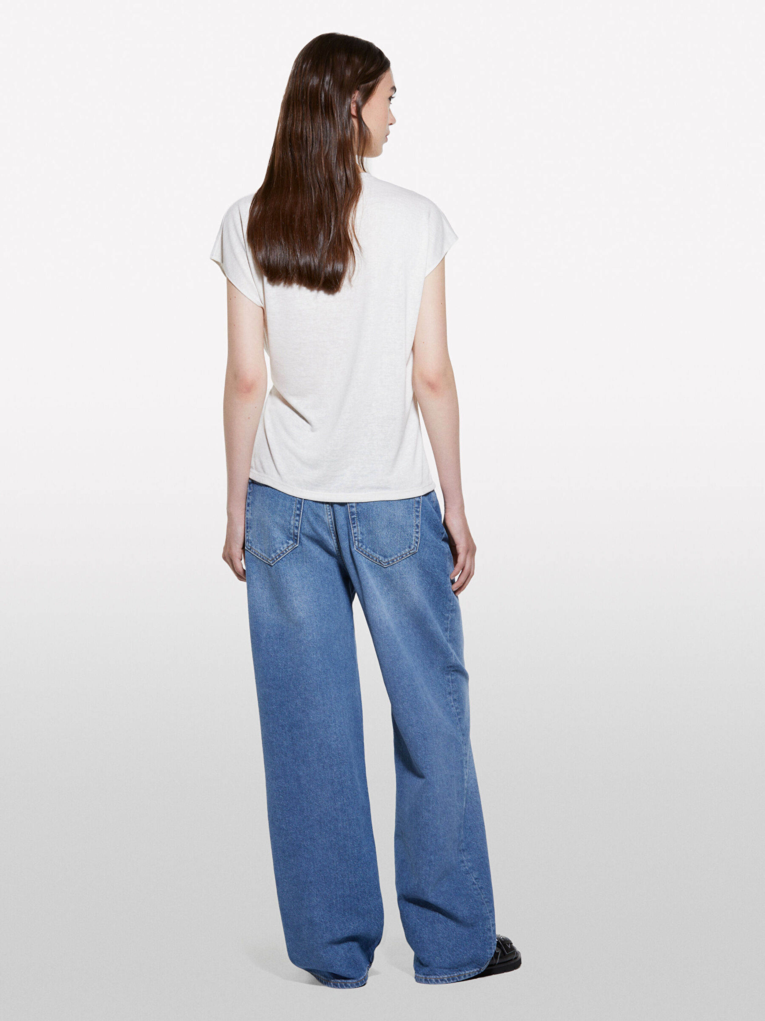 Resim Kadın Kırık Beyaz Viskoz Karışımlı Önü Bağlama Detaylı Regular Fit T-Shirt