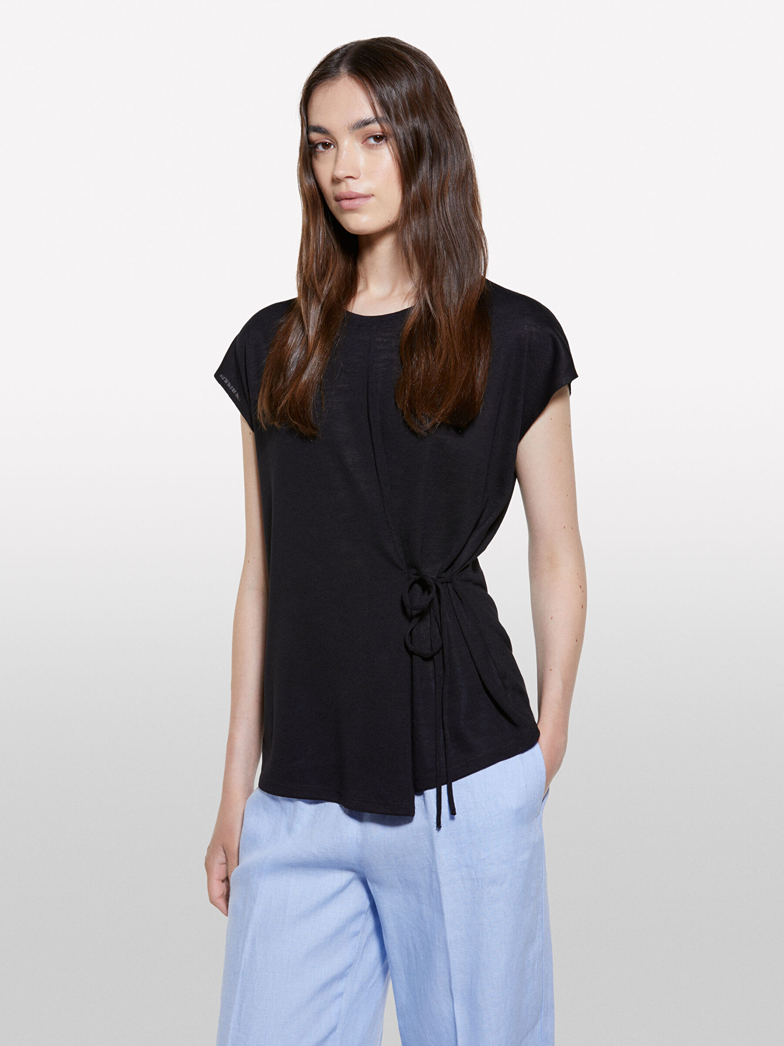 Resim Kadın Siyah Viskoz Karışımlı Önü Bağlama Detaylı Regular Fit T-Shirt