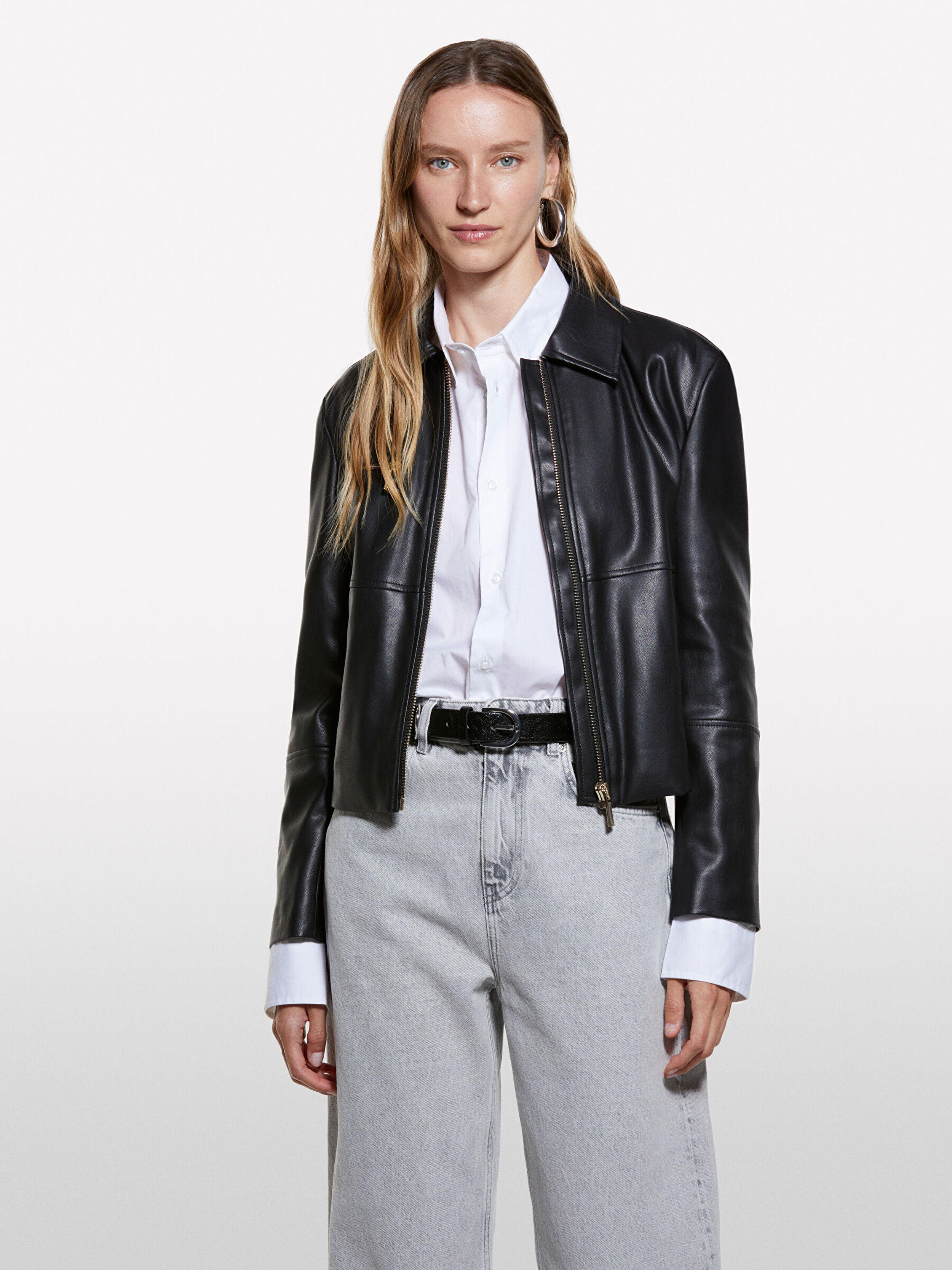 Resim Kadın Siyah Viskoz Karışımlı Deri Görünümlü Fermuarlı Regular Fit Ceket