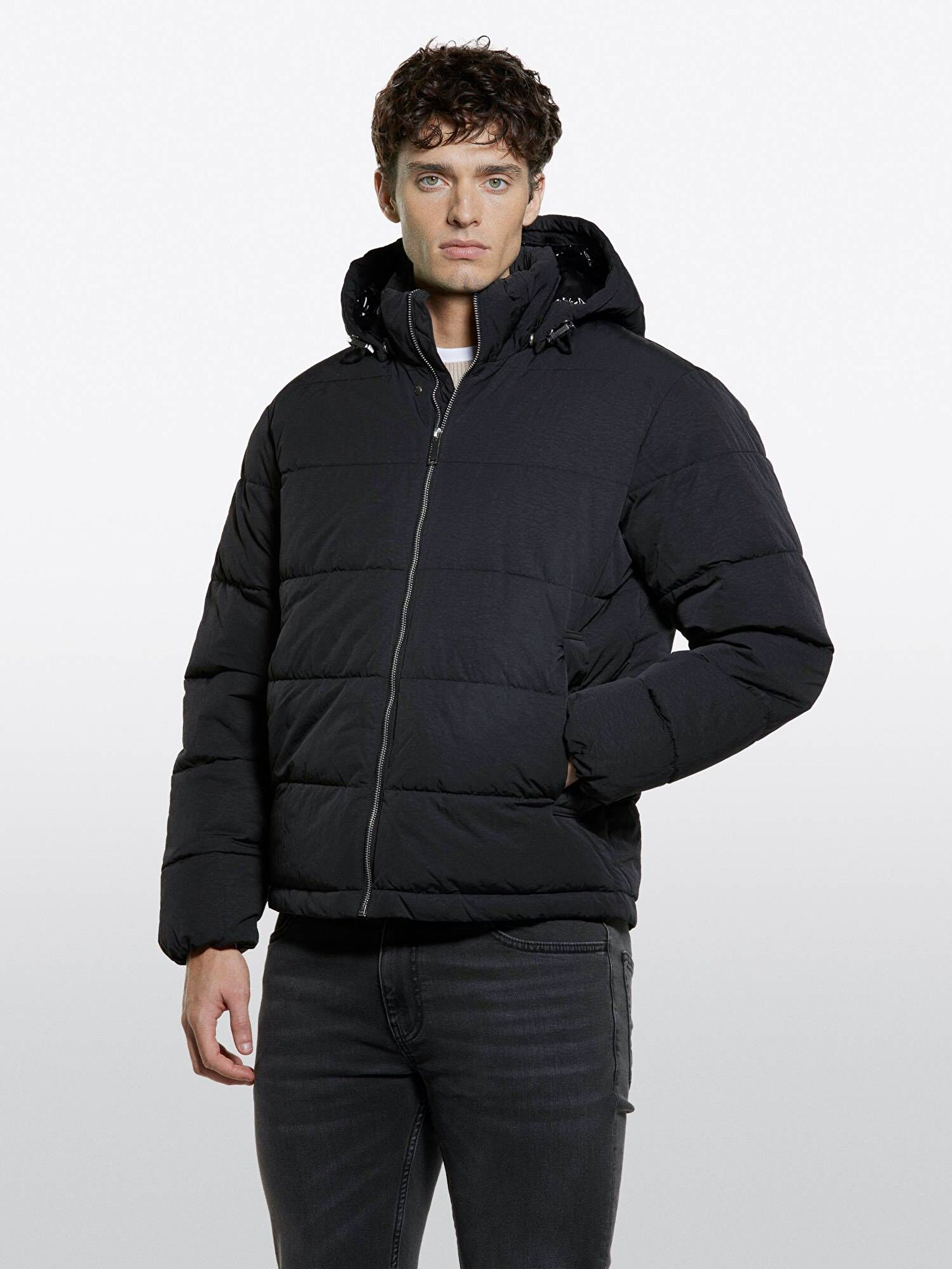 Resim Erkek Lacivert Logo Detaylı Fermuarlı Çıkarılabilir Kapüşonlu Dolgulu Mont