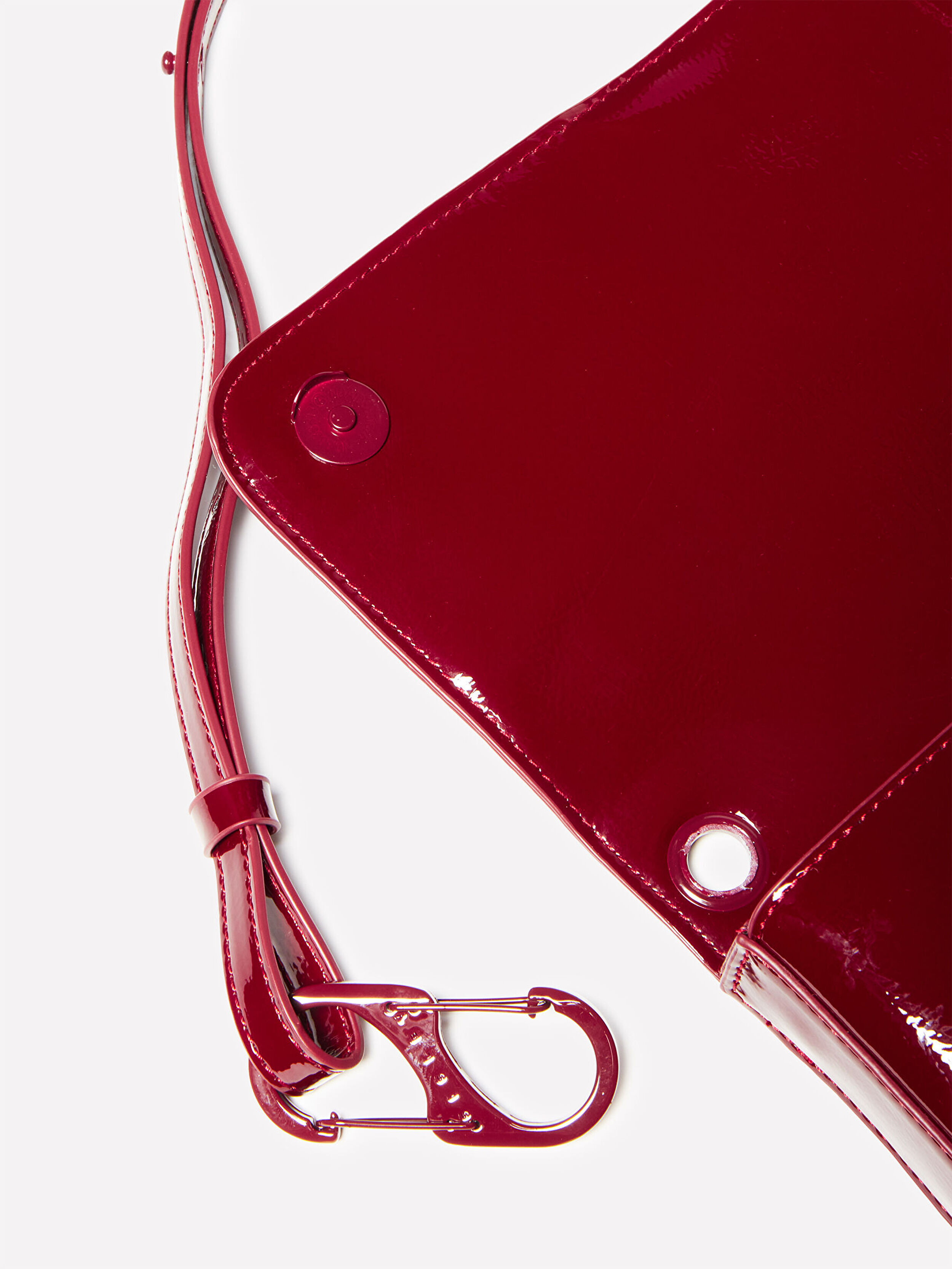 Resim Kadın Kırmızı Logo İşlemeli Kancalı Kapaklı Ayarlanabilir Omuz Çantası