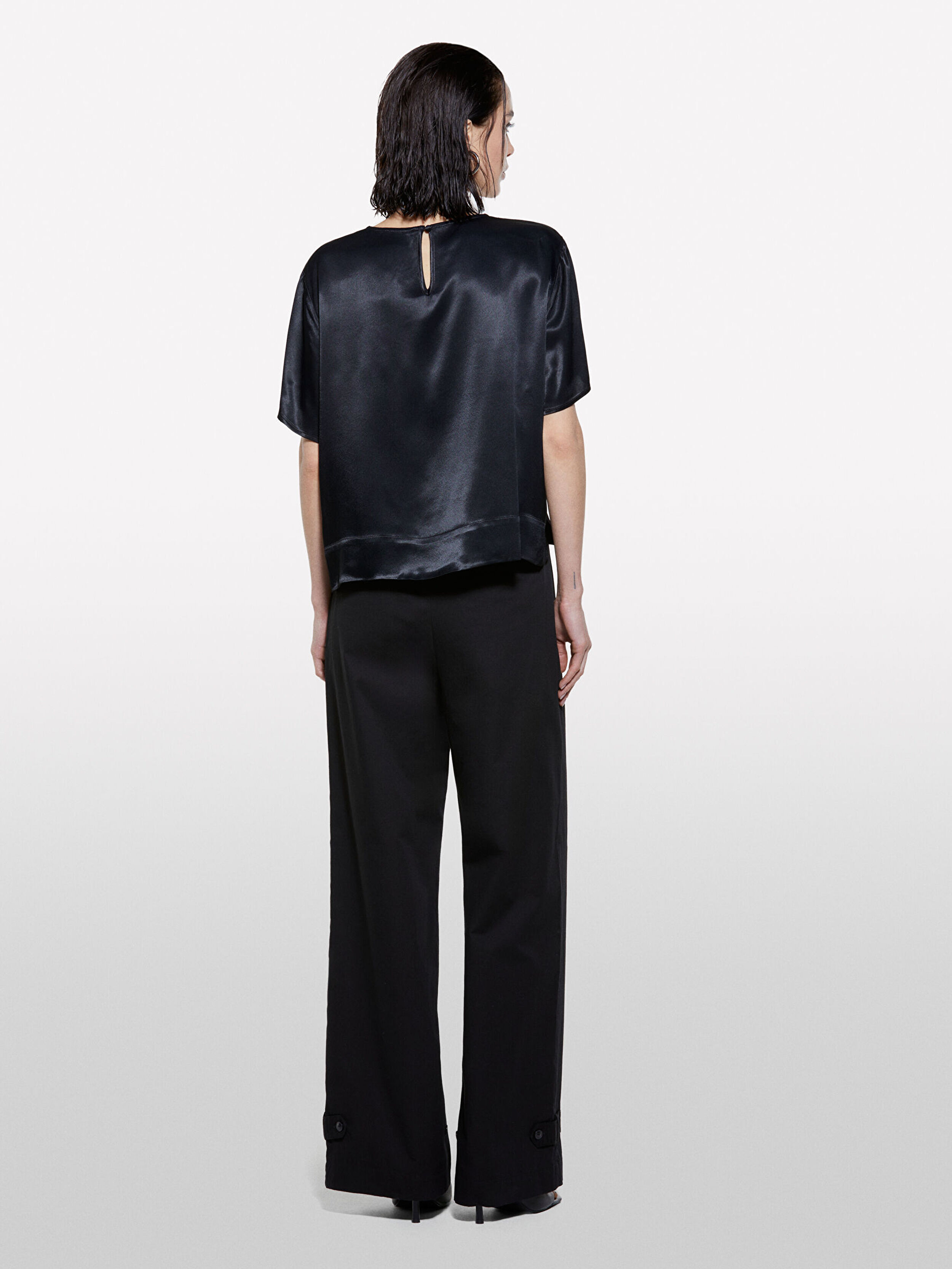 Resim Kadın Siyah %100 Viskoz Yanı Yırtmaçlı Oversize Bisiklet Yaka Saten Bluz