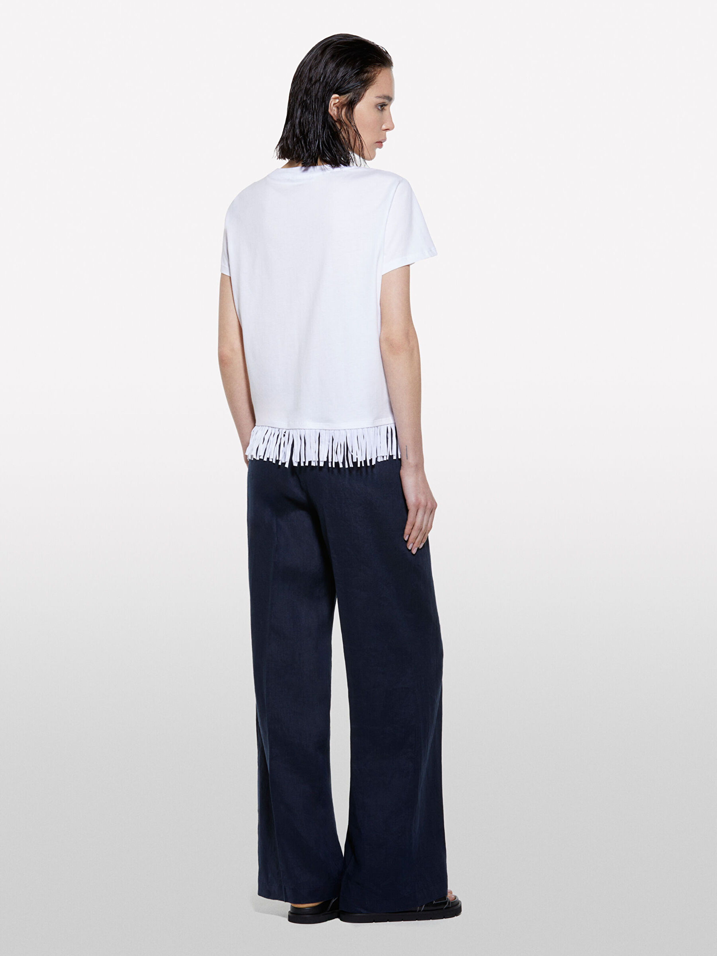 Resim Kadın Beyaz Pamuklu Ucu Püsküllü Bisiklet Yaka Regular Fit T-Shirt