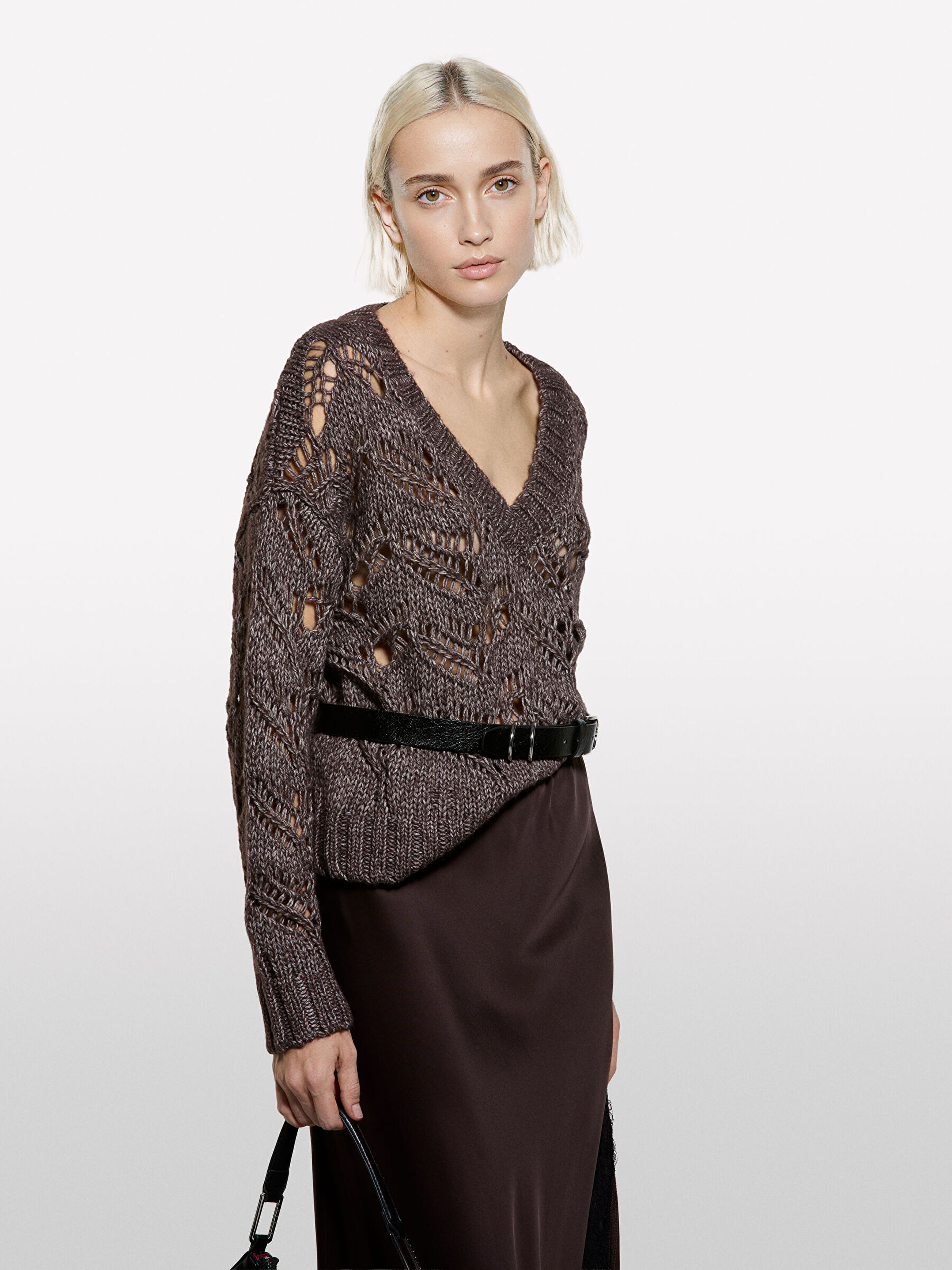 Resim Kadın Kahve Mix  Pamuk ve Yün Karışımlı Delikli V Yaka Kazak