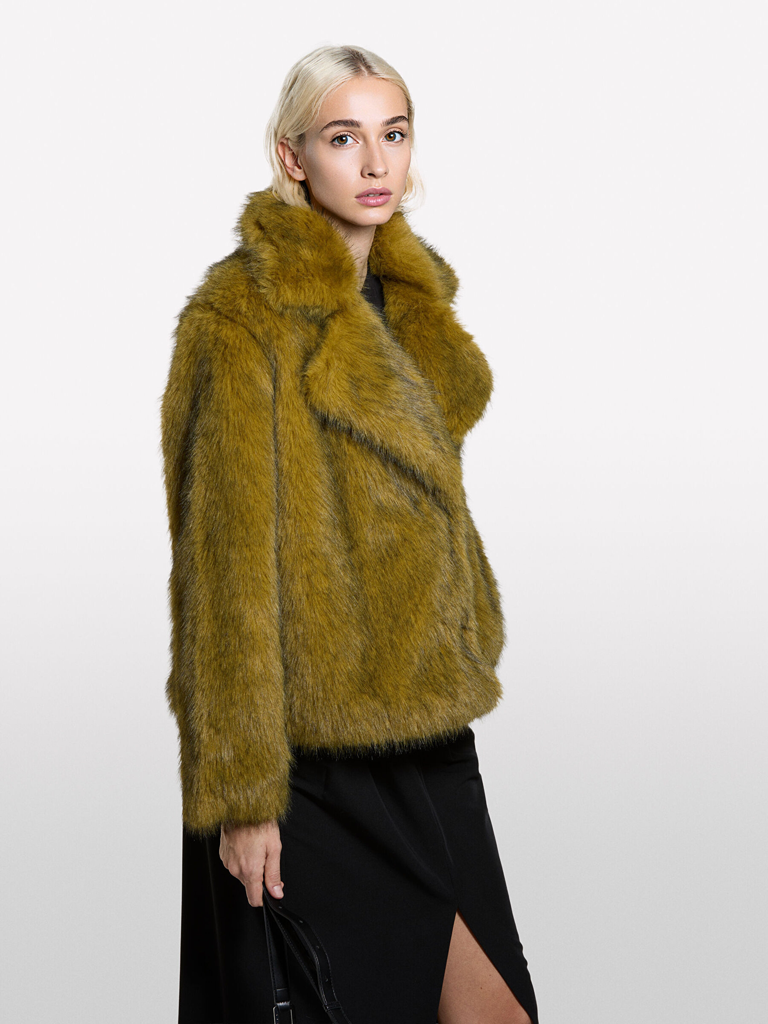 Resim Kadın Haki Yeşili Viskoz Karışımlı Kürk Görünümlü Kruvaze Kısa Ceket