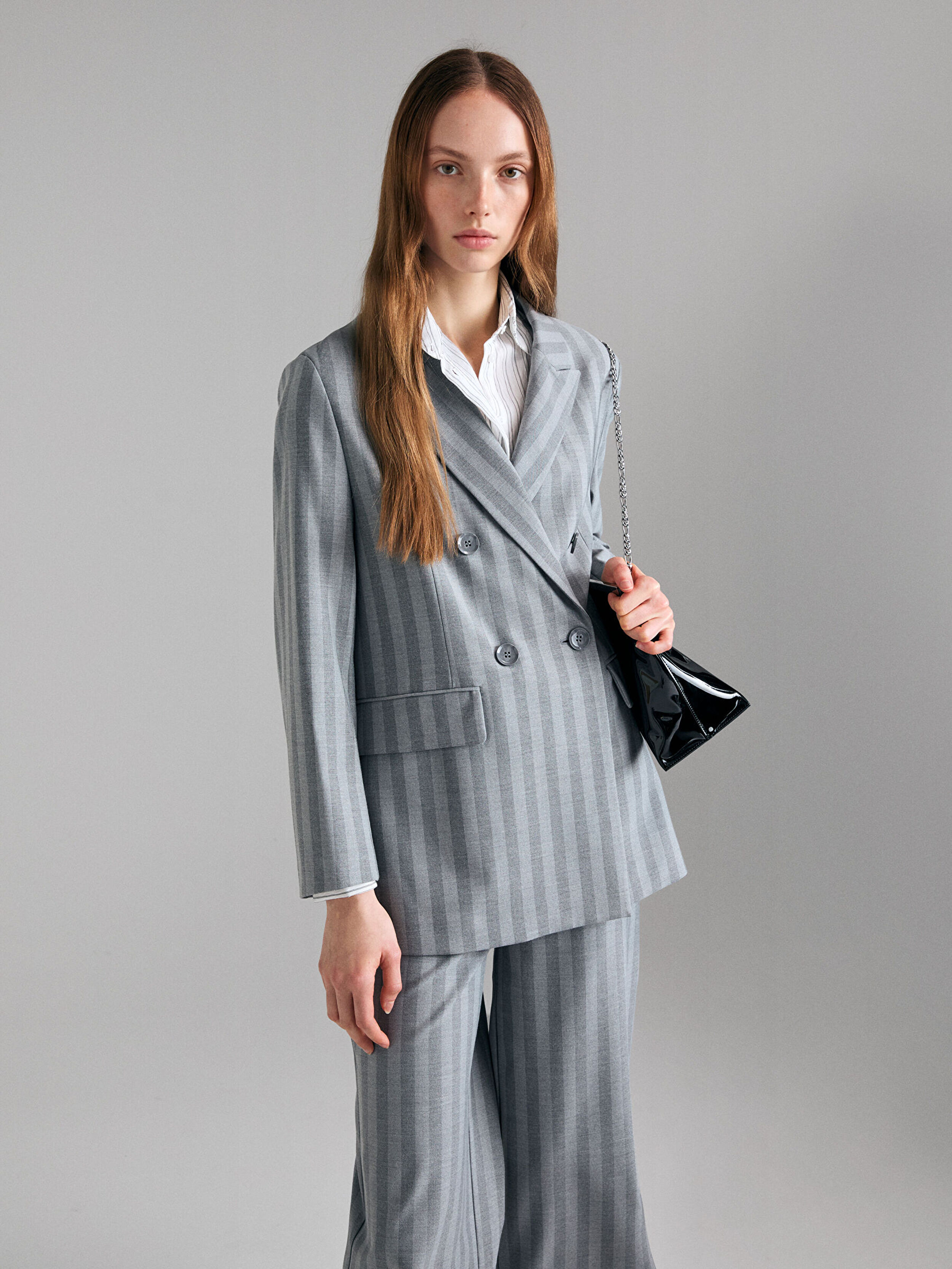 Resim Kadın Gri Viskoz Karışımlı Arkası Detaylı Çizgili Kruvaze Ceket