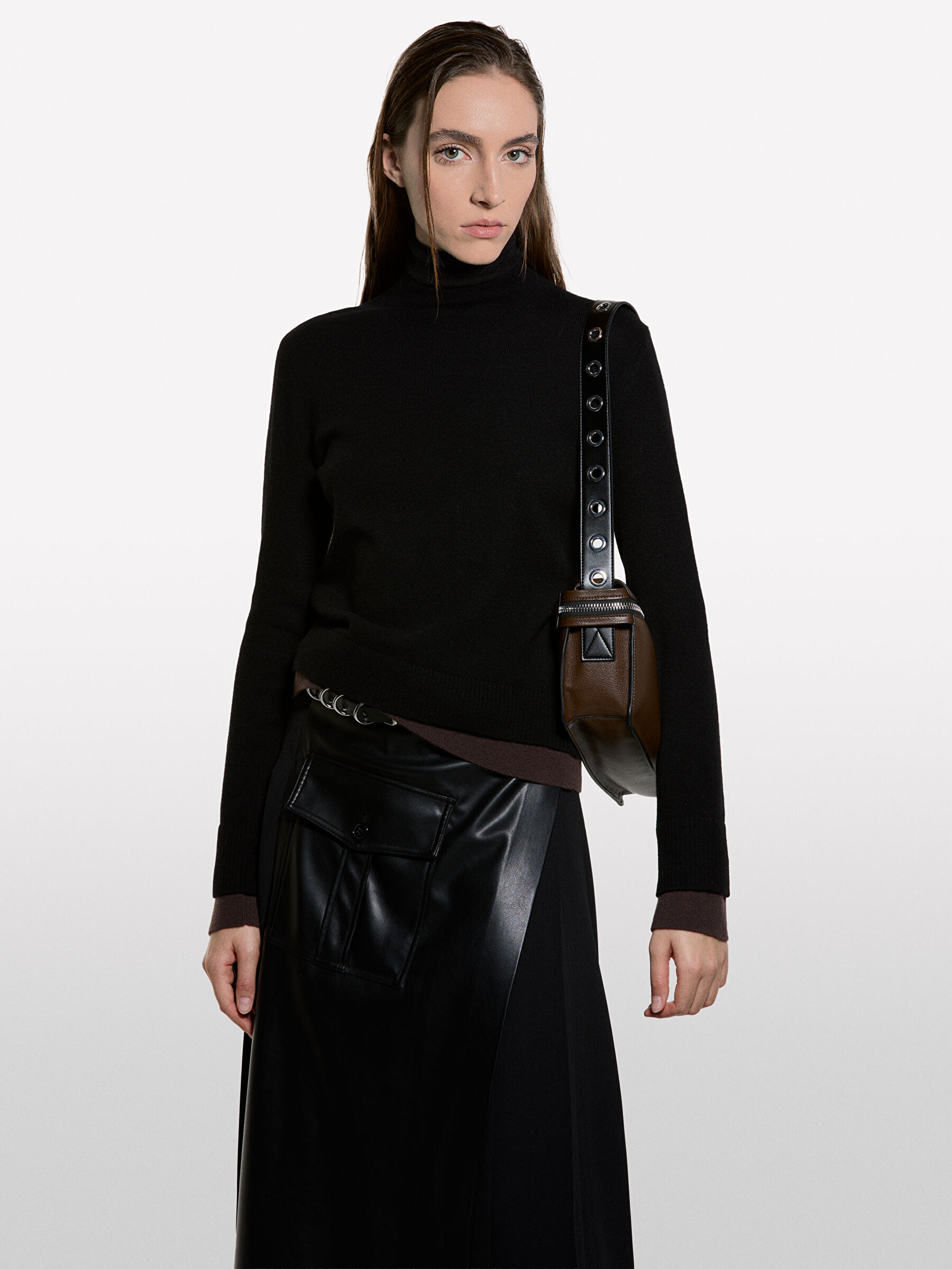 Resim Kadın Siyah Yün Karışımlı Nervür Detaylı Balıkçı Yaka Kazak