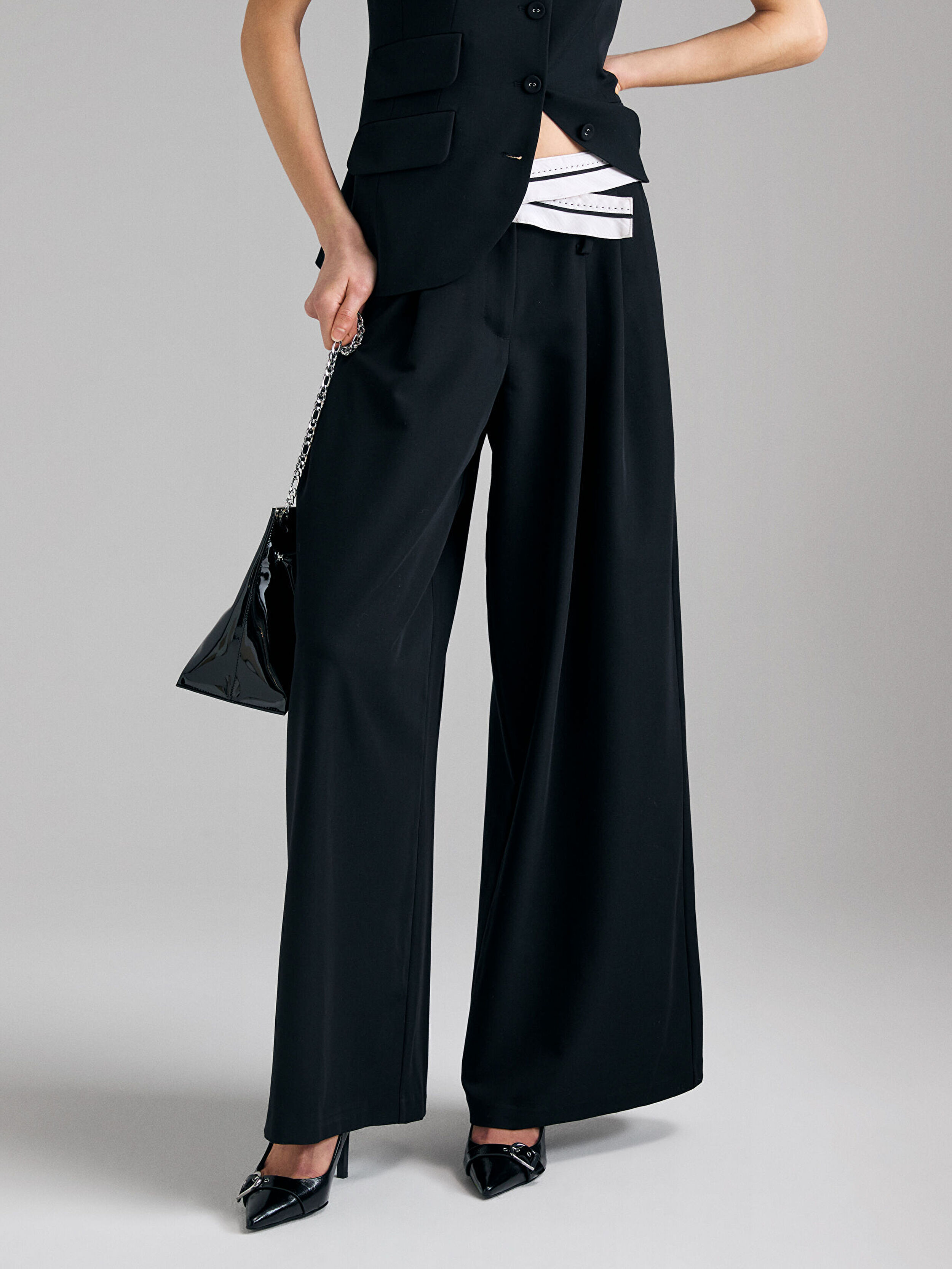 Resim Kadın Siyah Viskoz Karışımlı Kontrast Kemer Detaylı Pantolon