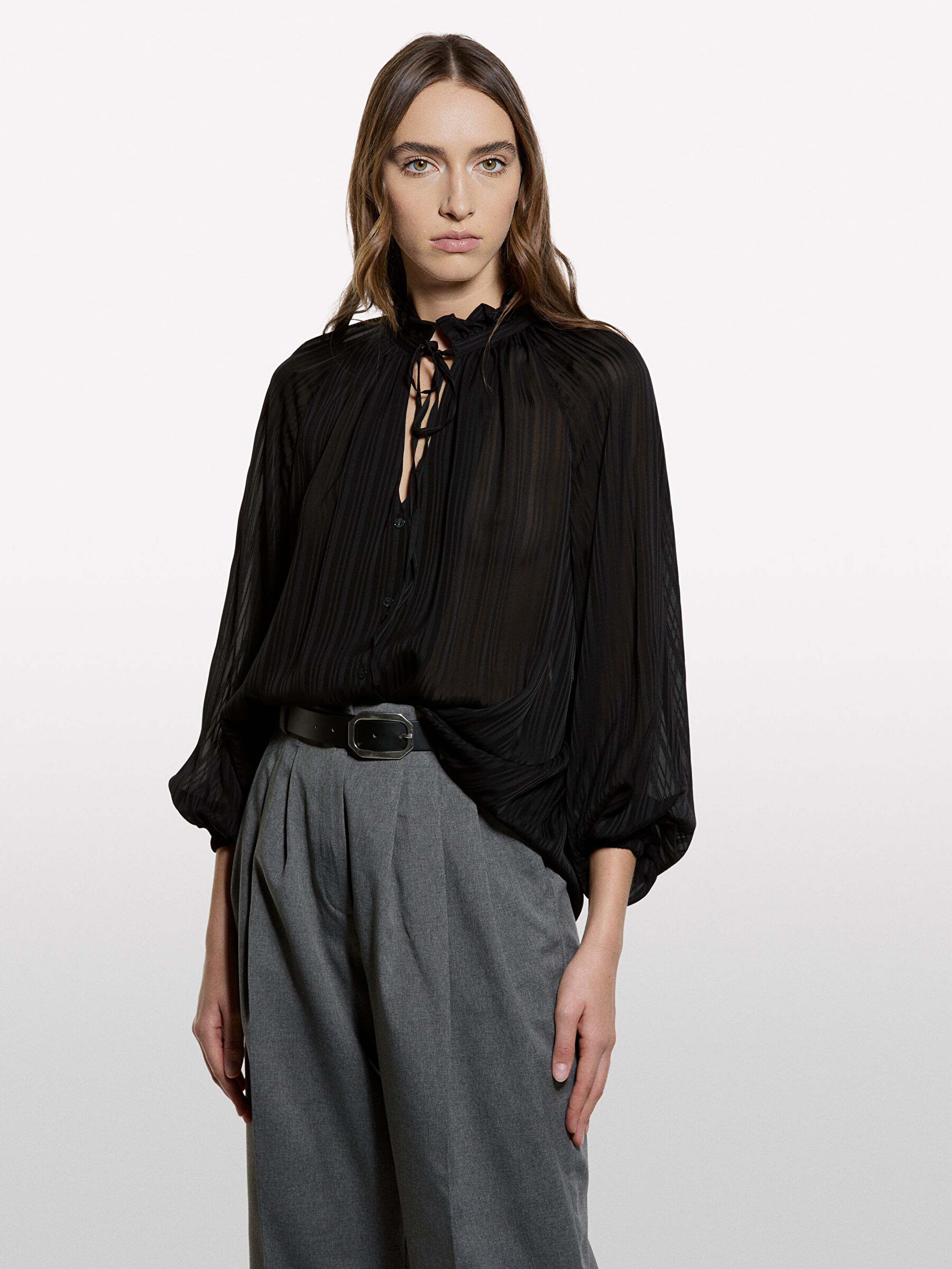 Resim Kadın Siyah %100 Viskoz Balon Kol Büzgü İpli Yakalı Gömlek