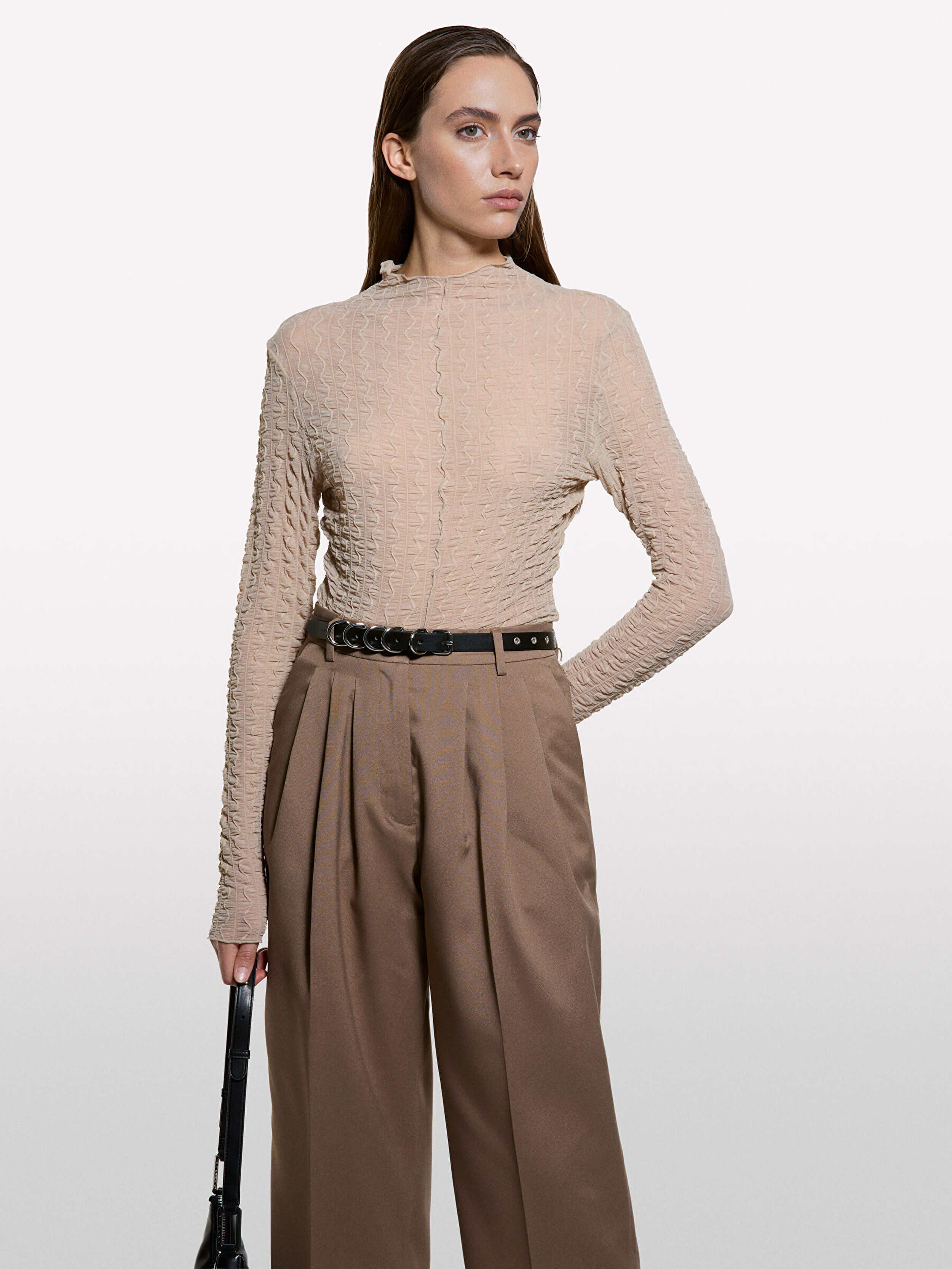 Resim Kadın Bej Zikzak Dikiş Detaylı Dik Yaka Uzun Kollu Üst