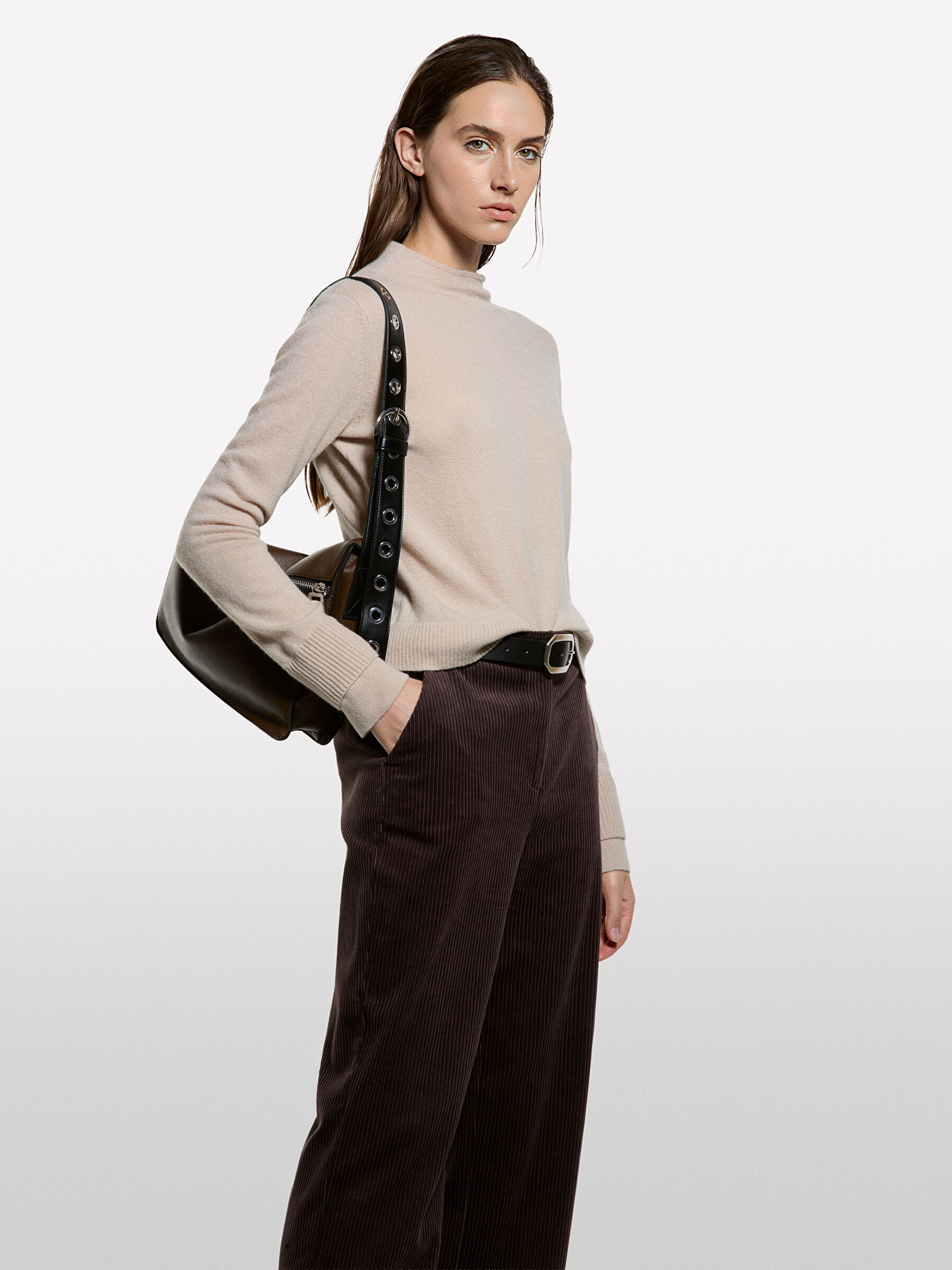 Resim Kadın Bej Yün Karışımlı Nervür Detaylı Balıkçı Yaka Kazak