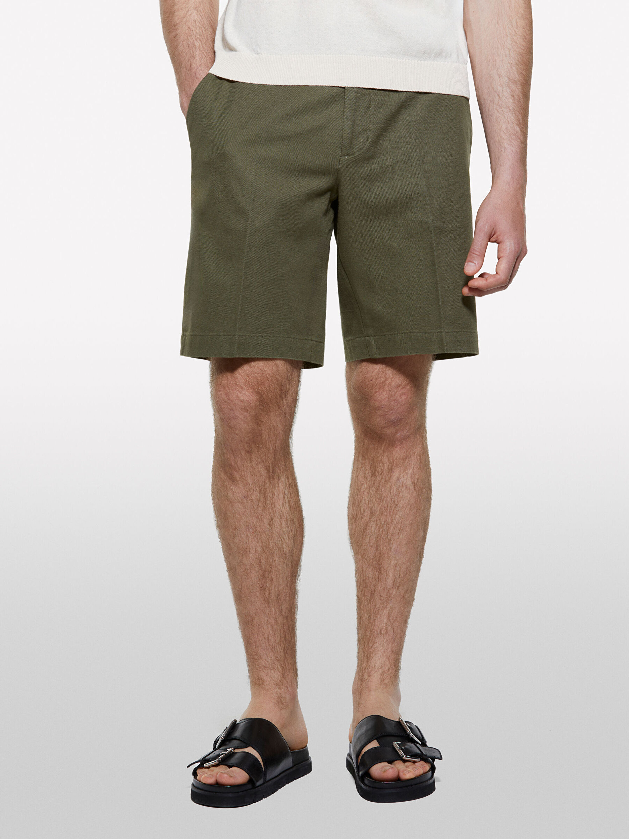 Resim Erkek Asker Yeşili %100 Pamuk Yırtmaç Detaylı Regular Fit Bermuda Şort