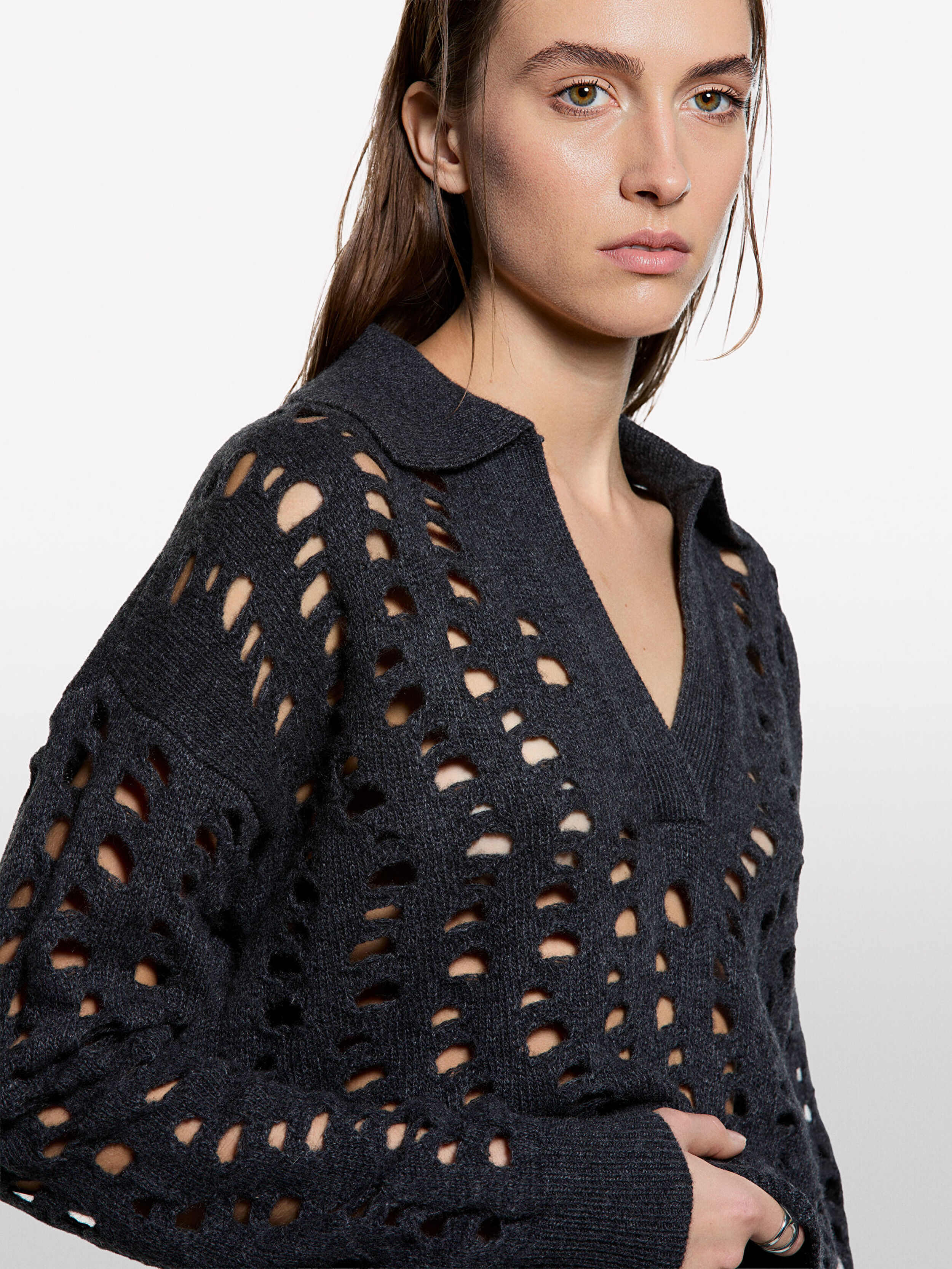 Resim Kadın Açık Gri Yün Karışımlı Delikli Nervürlü Polo Yaka Kazak