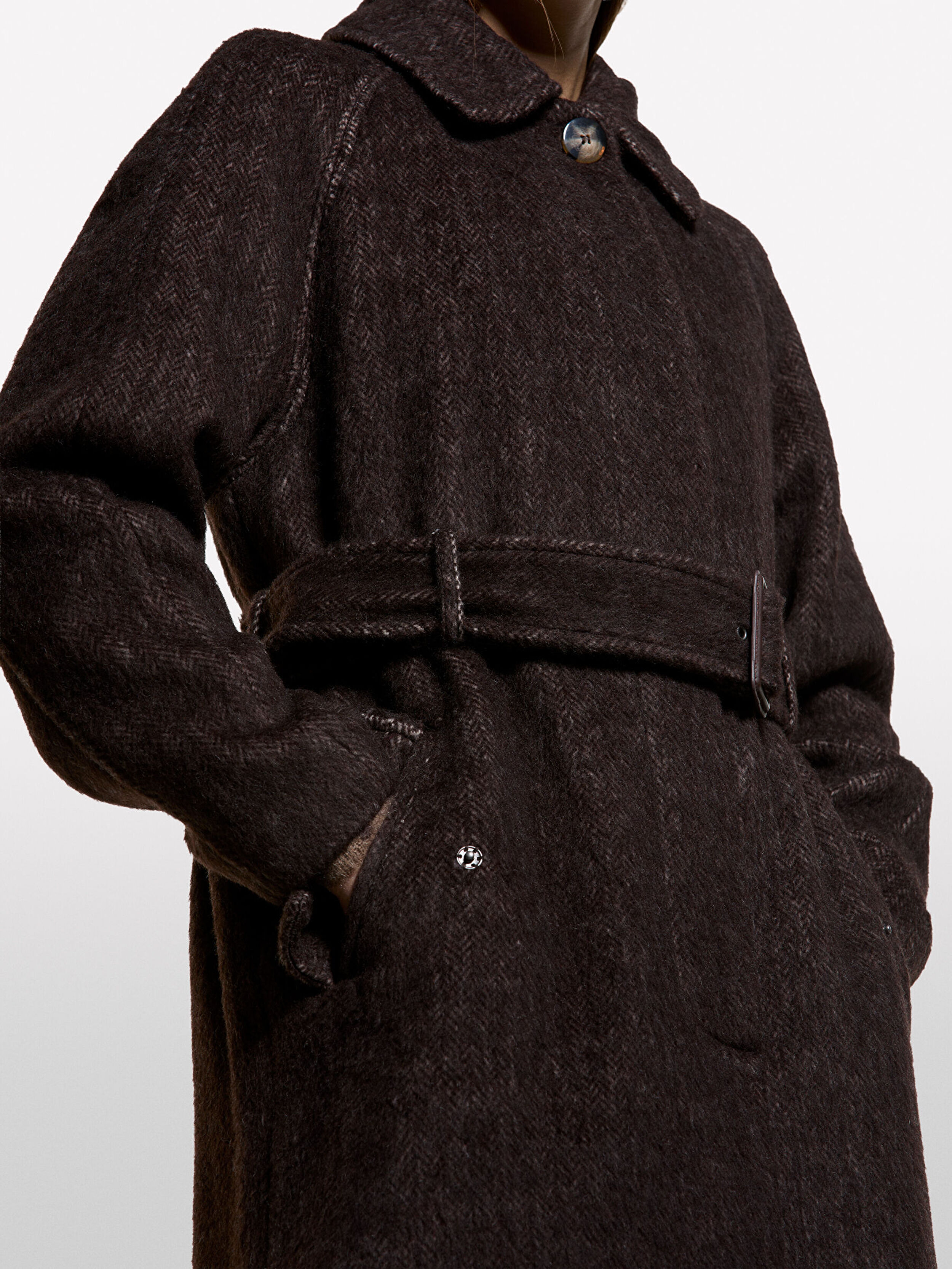 Resim Kadın Koyu Gri Yün Karışımlı Kemerli Bağlamalı Gömlek Yaka Kaban