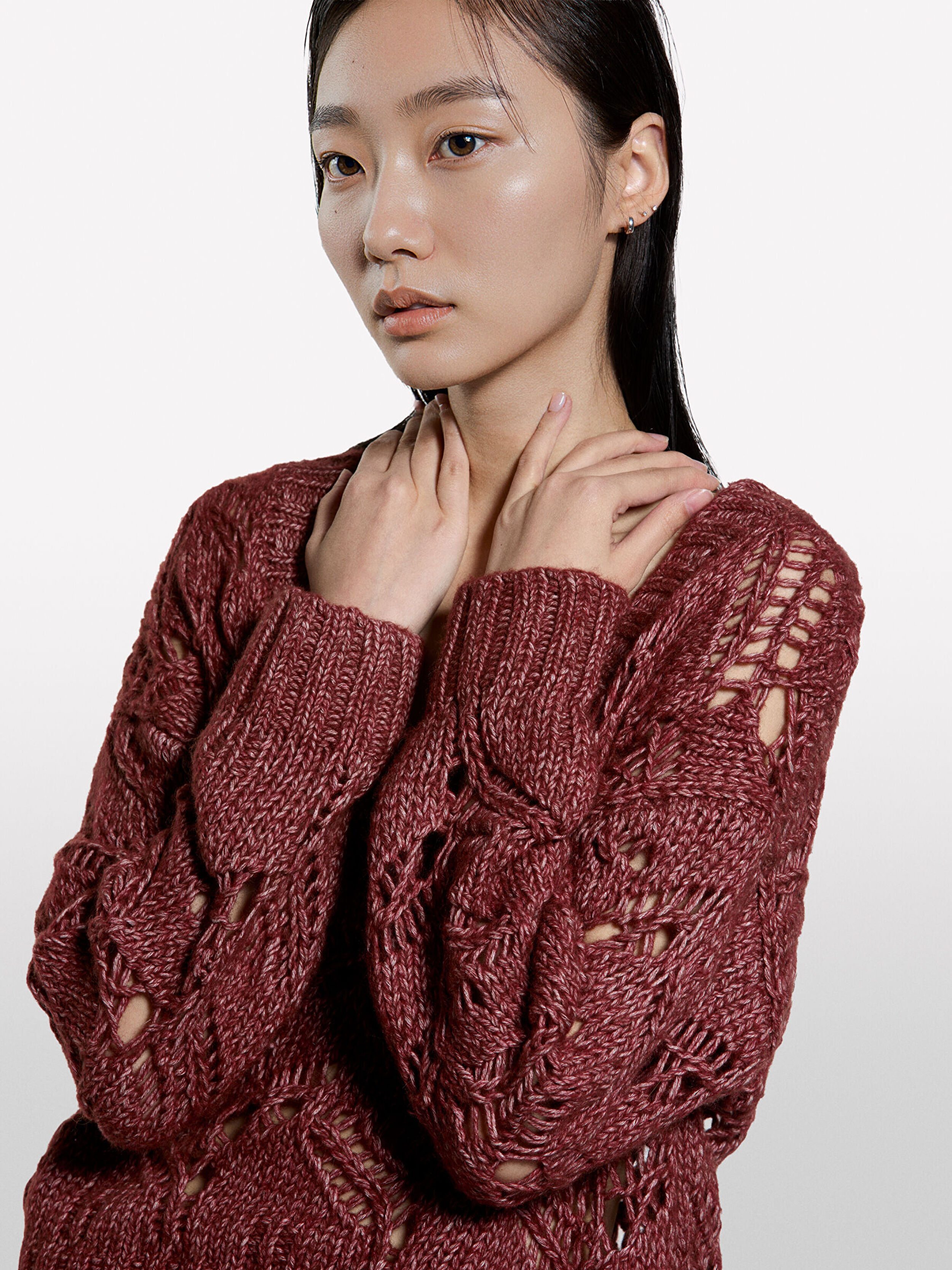 Resim Kadın Bordo Mix Pamuk ve Yün Karışımlı Delikli V Yaka Kazak