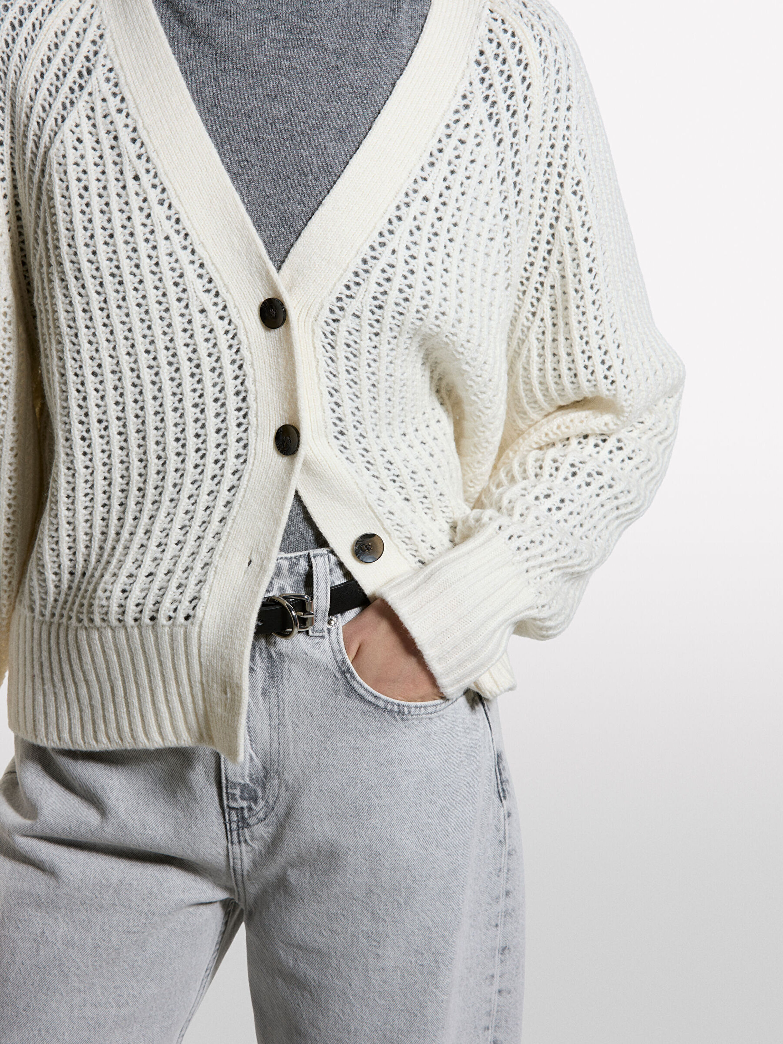 Resim Kadın Krem Yün Karışımlı Tamamı Delikli Düğmeli Nervürlü Oversize Hırka