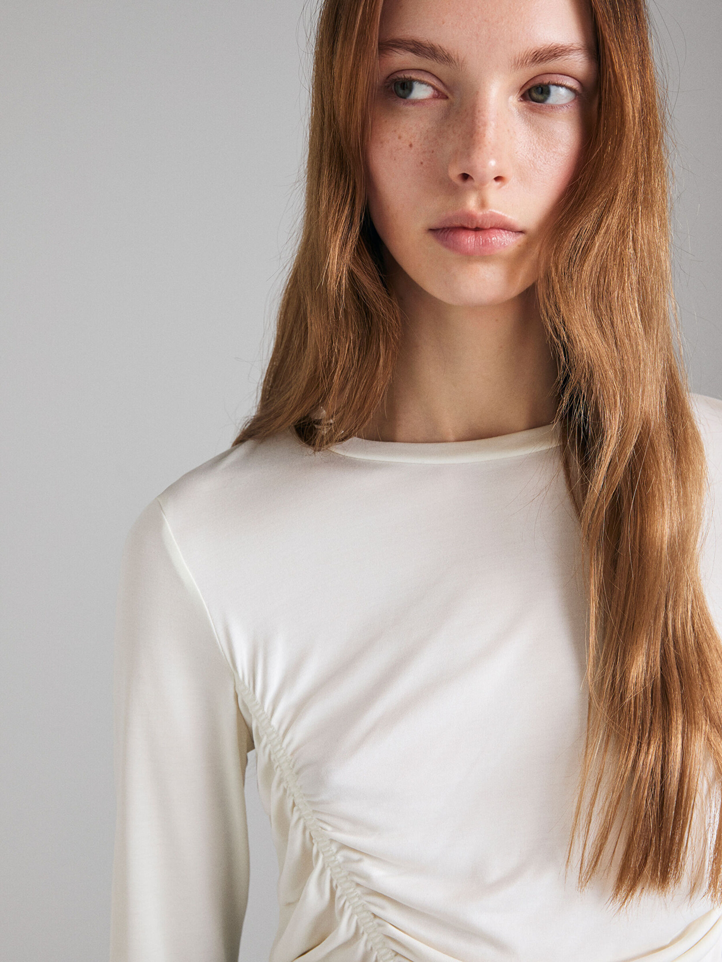 Resim Kadın Krem Modal Karışımlı Önü Büzgü Detaylı Bisiklet Yaka Sweatshirt