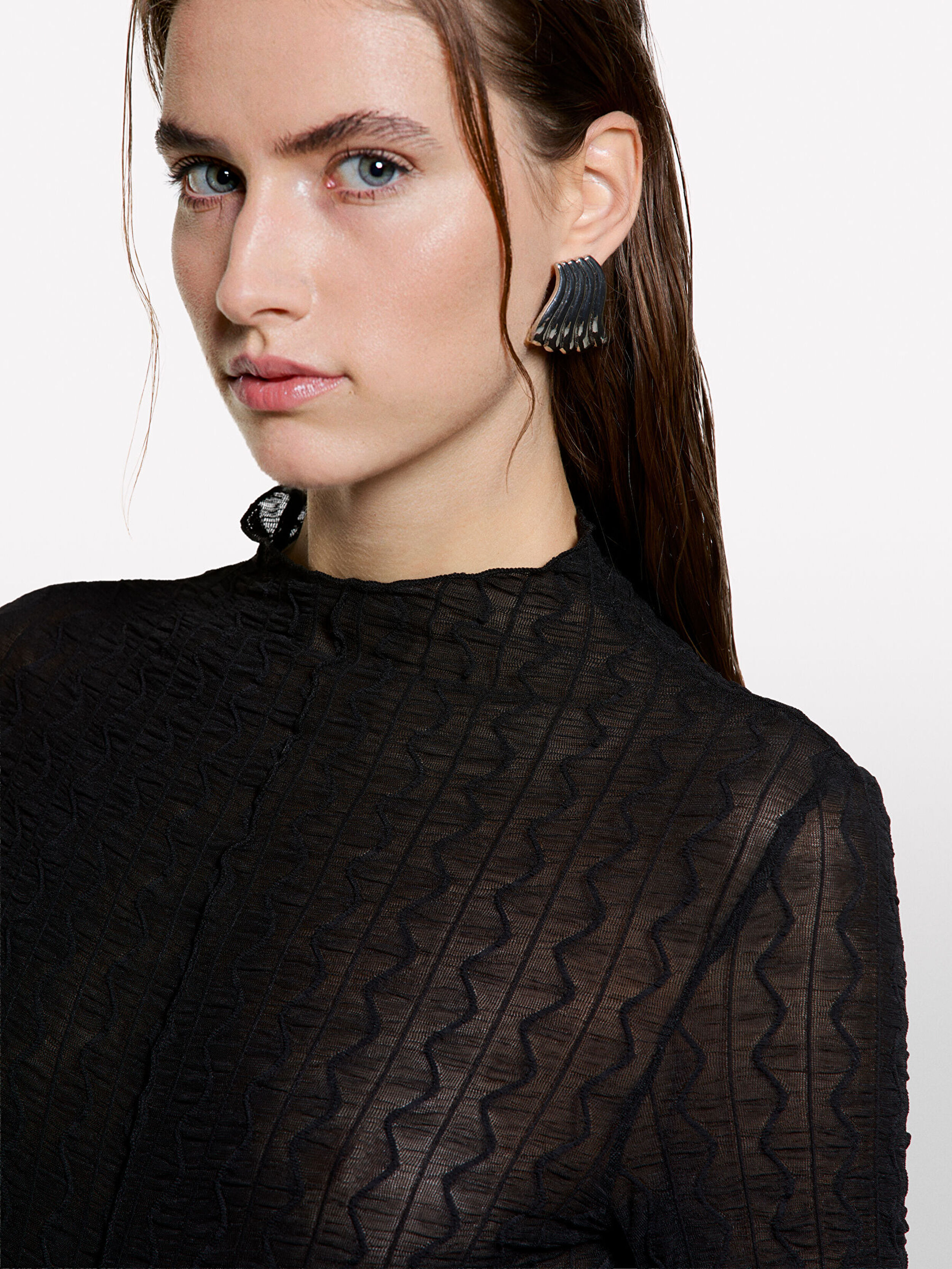 Resim Kadın Siyah Zikzak Dikiş Detaylı Dik Yaka Uzun Kollu Üst