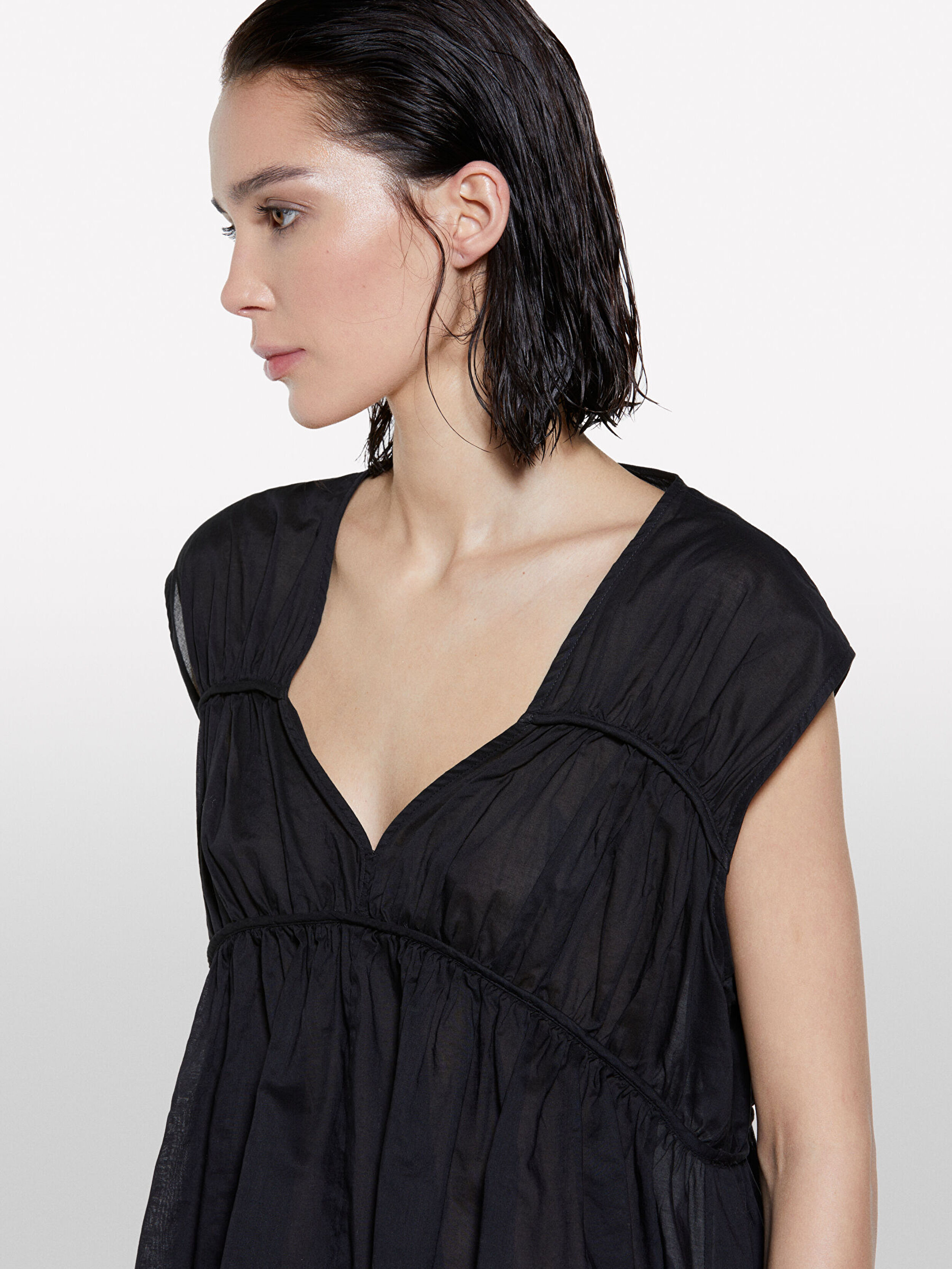 Resim Kadın Siyah %100 Pamuk Büzgülü Kolsuz V Yaka Bluz