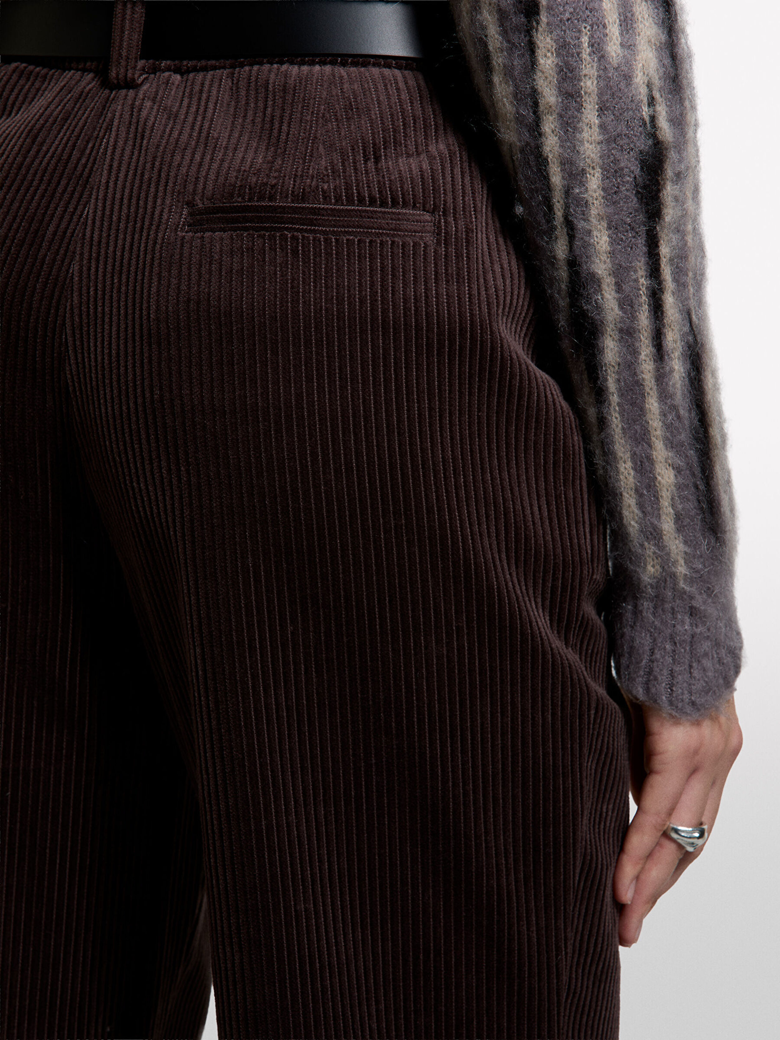 Resim Kadın Koyu Kahverengi Pamuk ve Modal Karışımlı Lastikli Düşük Bel Kadife Pantolon