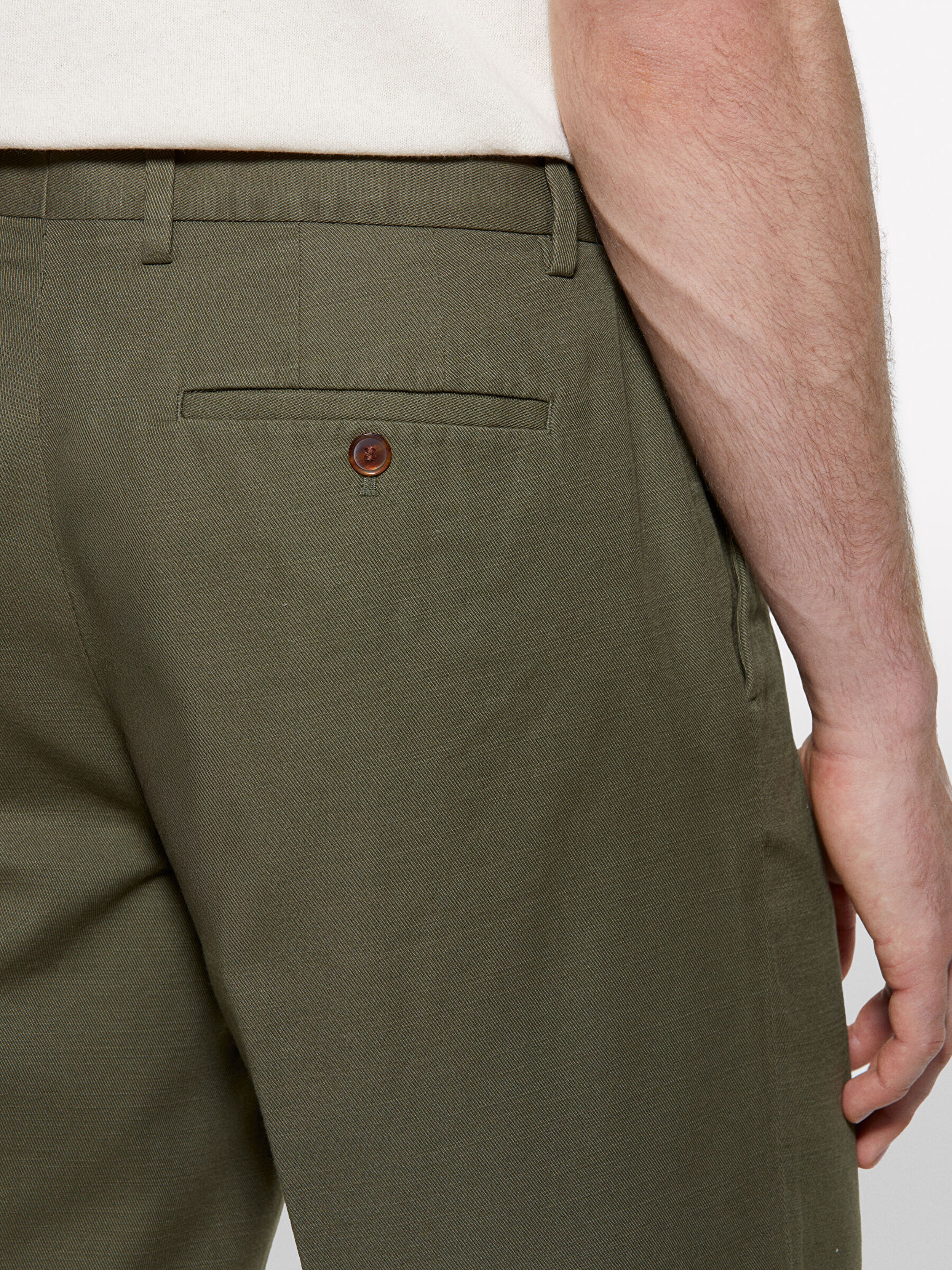 Resim Erkek Asker Yeşili %100 Pamuk Yırtmaç Detaylı Regular Fit Bermuda Şort