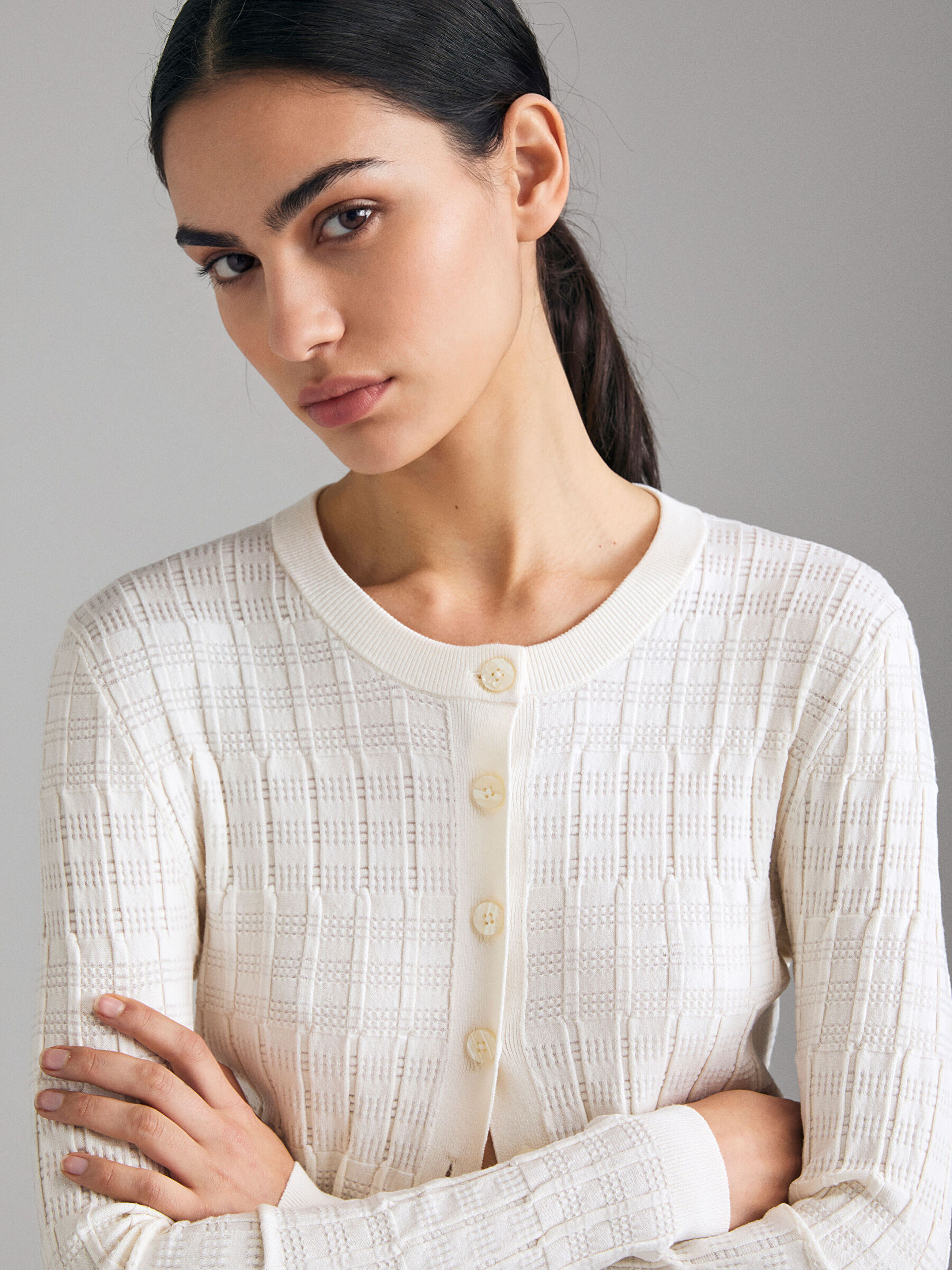 Resim Kadın Krem Viskoz Karışımlı Tamamı Ribanalı Bisiklet Yaka Hırka