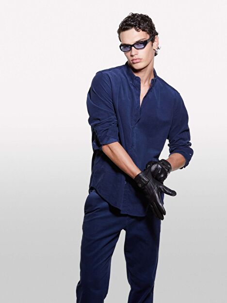 Resim Erkek Soluk Lacivert %100 Pamuk Normal Kesim Düğmeli Yaka Kadife Gömlek