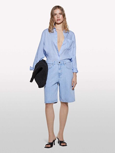 Resim Kadın Açık Denim %100 Pamuk Düşük Bel Relax Fit Bermuda Denim Şort