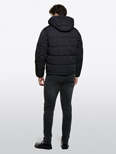 Resim Erkek Lacivert Logo Detaylı Fermuarlı Çıkarılabilir Kapüşonlu Dolgulu Mont