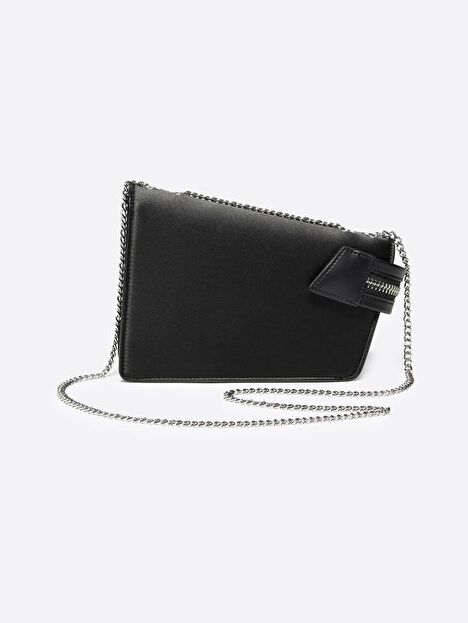 Resim Kadın Siyah Asimetrik Zincirli Fermuarlı Saten El Çantası