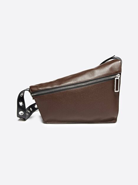 Resim Kadın Koyu Kahverengi Logolu Asimetrik Kuşgözü Detaylı Suni Deri Omuz Çantası