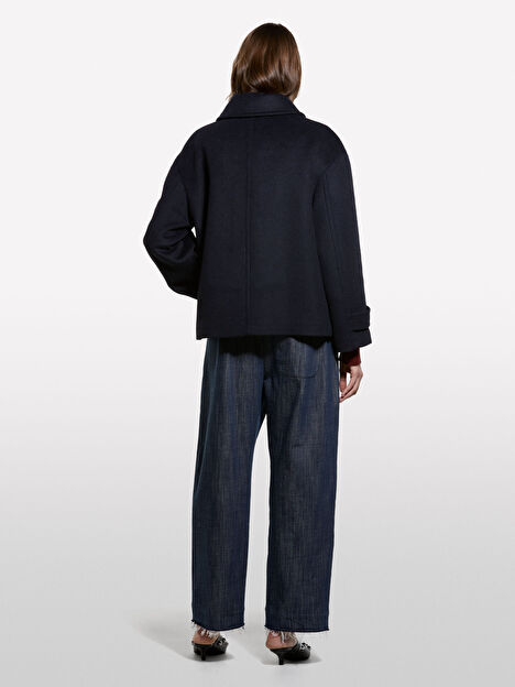 Resim Kadın LAcivert Yün Karışımlı Manşet Detaylı Kruvaze Dik Yaka Kısa Kaban