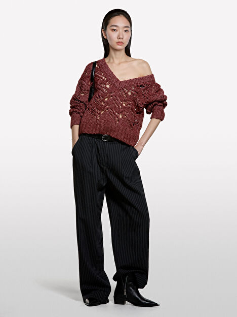 Resim Kadın Bordo Mix Pamuk ve Yün Karışımlı Delikli V Yaka Kazak