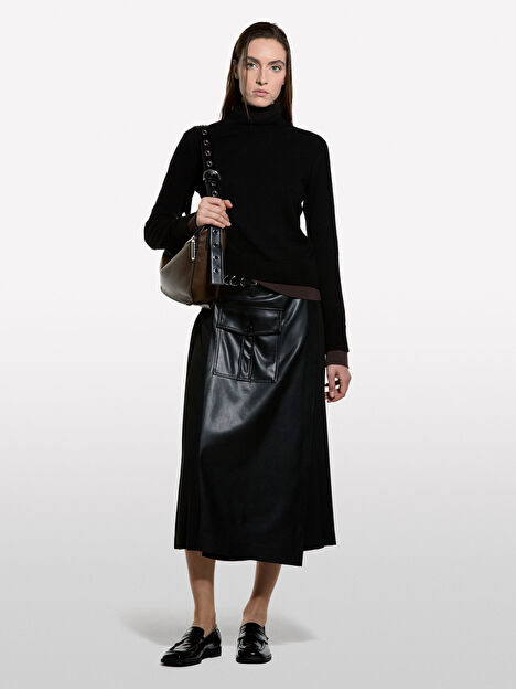 Resim Kadın Siyah Yün Karışımlı Nervür Detaylı Balıkçı Yaka Kazak