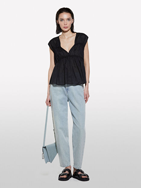 Resim Kadın Siyah %100 Pamuk Büzgülü Kolsuz V Yaka Bluz