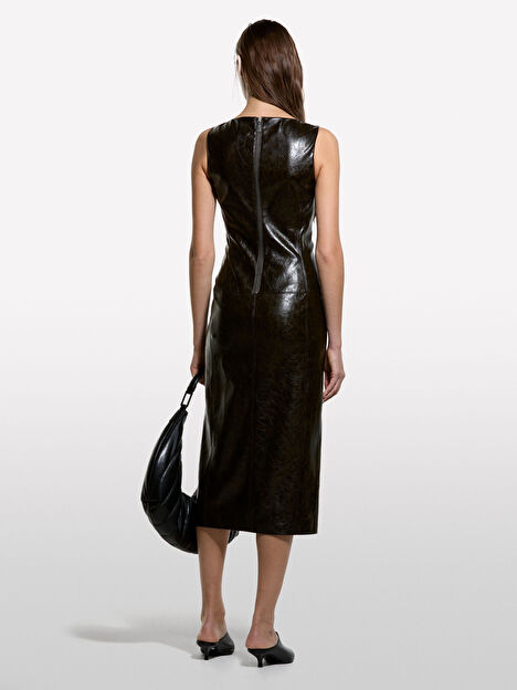 Resim Kadın Koyu Gri Viskoz Karışımlı Deri Görünümlü Yırtmaçlı Kolsuz Elbise