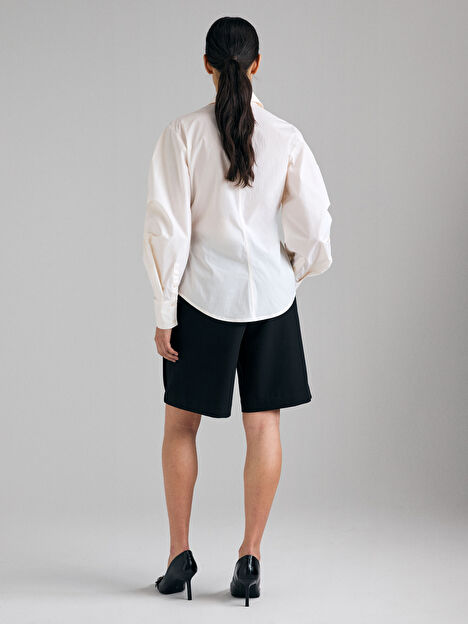 Resim Kadın Krem Pamuk Karışımlı Büzgü Detaylı Gömlek