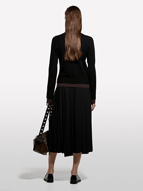 Resim Kadın Siyah Yün Karışımlı Nervür Detaylı Balıkçı Yaka Kazak