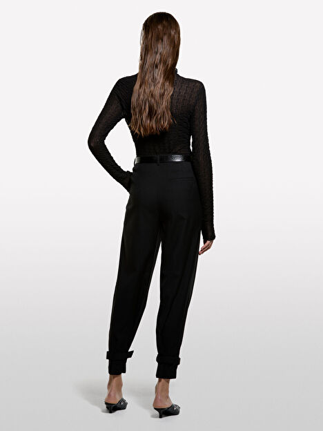 Resim Kadın Siyah Zikzak Dikiş Detaylı Dik Yaka Uzun Kollu Üst