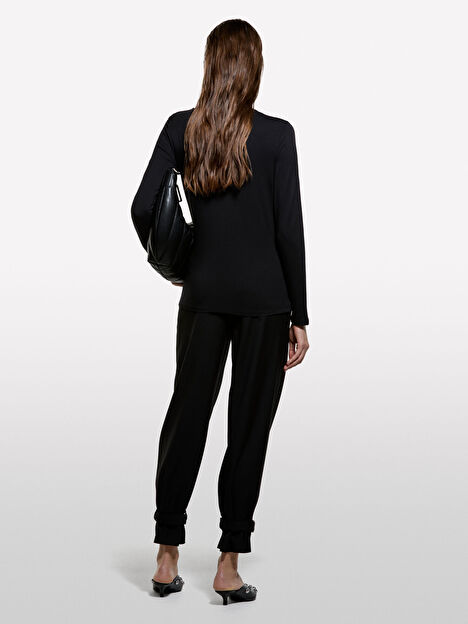 Resim Kadın Siyah Viskoz Karışımlı Önü Çıtçıt Detaylı Bisiklet Yaka Uzun Kollu T-Shirt