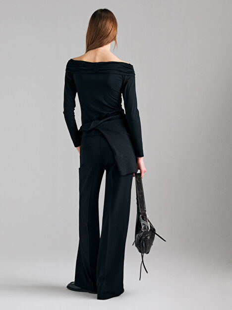 Resim Kadın Siyah Viskoz Karışımlı Slim Fit Toka Detaylı Omuzları Açık Sweatshirt