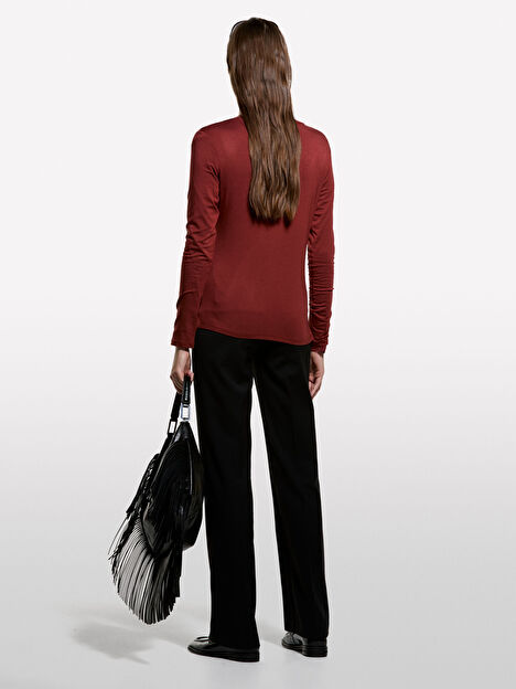 Resim Kadın Bordo Viskoz Karışımlı Önü Çıtçıt Detaylı Bisiklet Yaka Uzun Kollu T-Shirt